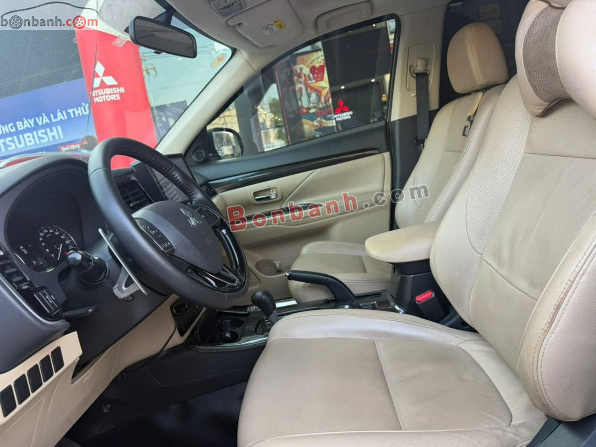Bán ô tô Mitsubishi Outlander 2.0 CVT Premium - 2018 - xe cũ