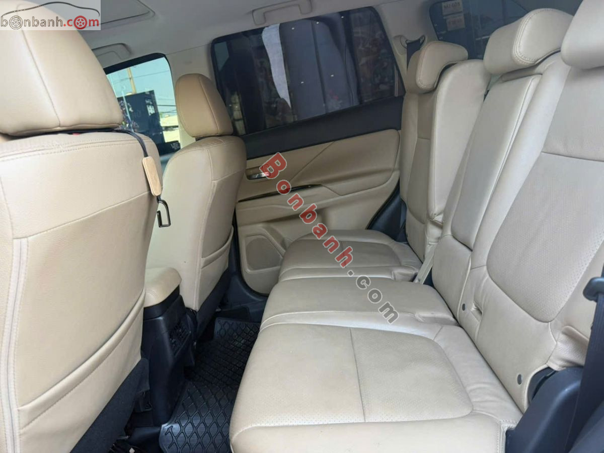 Bán ô tô Mitsubishi Outlander 2.0 CVT Premium - 2018 - xe cũ