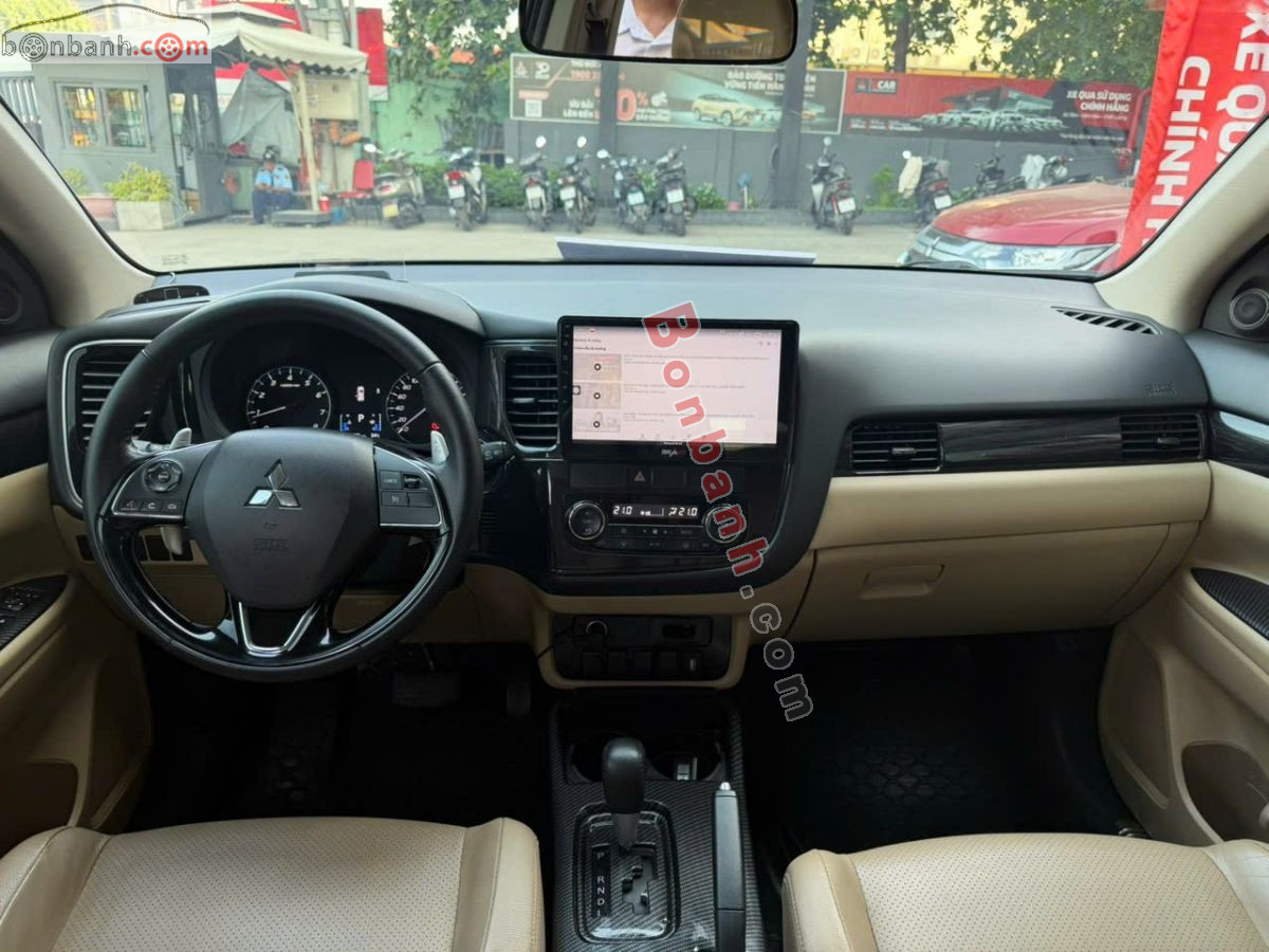 Bán ô tô Mitsubishi Outlander 2.0 CVT Premium - 2018 - xe cũ