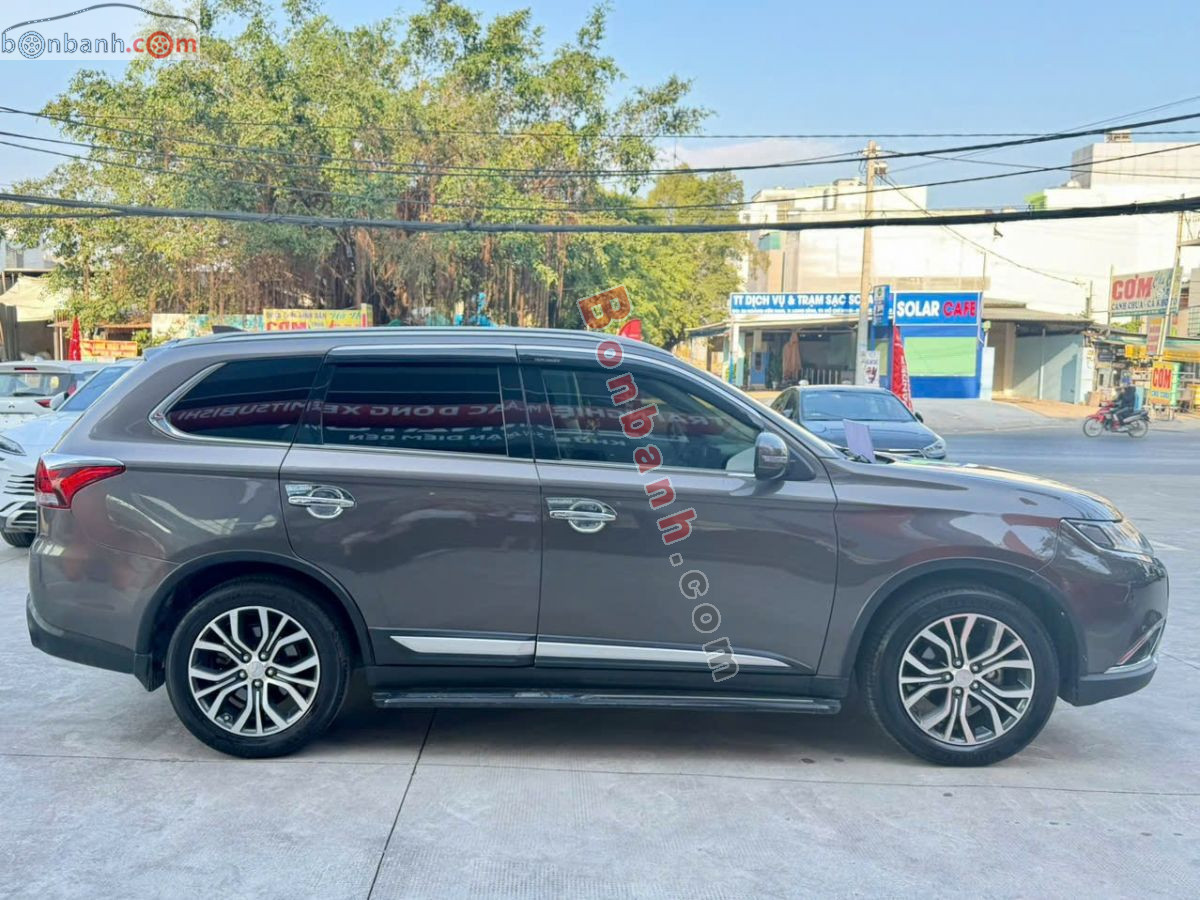 Bán ô tô Mitsubishi Outlander 2.0 CVT Premium - 2018 - xe cũ