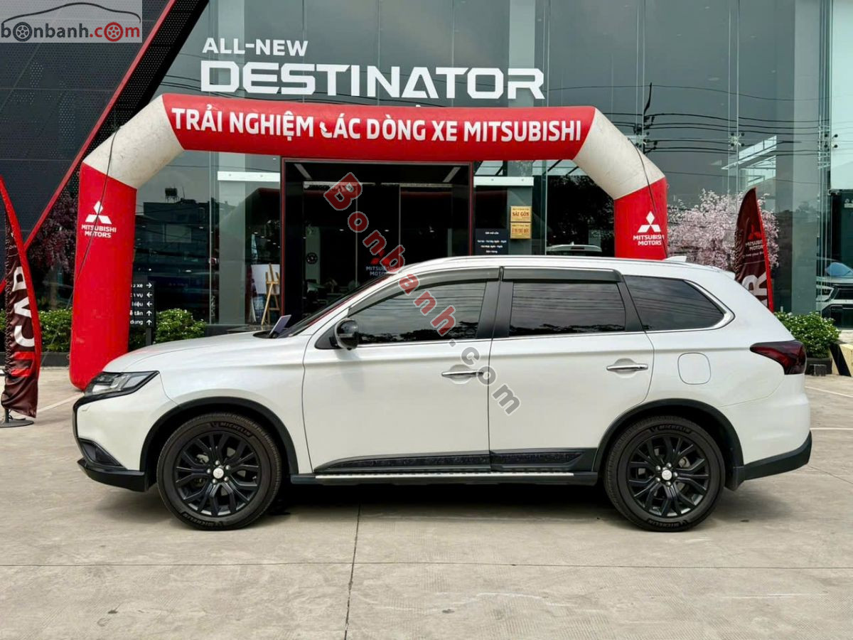 Bán ô tô Mitsubishi Outlander 2.0 CVT Premium - 2018 - xe cũ