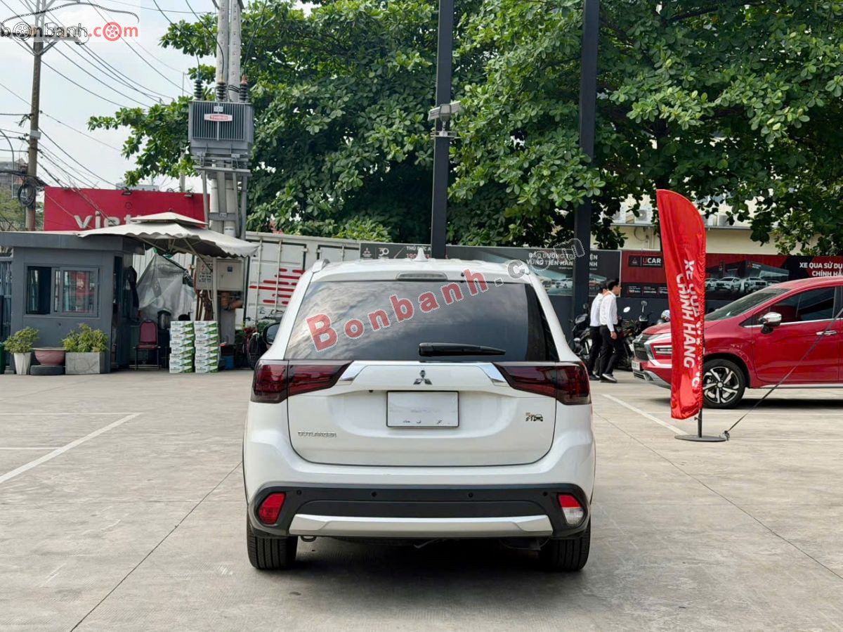 Bán ô tô Mitsubishi Outlander 2.0 CVT Premium - 2018 - xe cũ