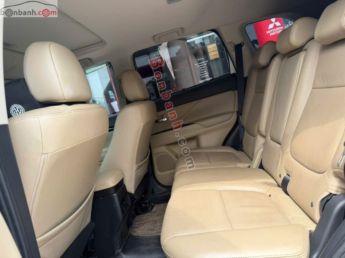 Bán ô tô Mitsubishi Outlander 2.0 CVT Premium - 2018 - xe cũ