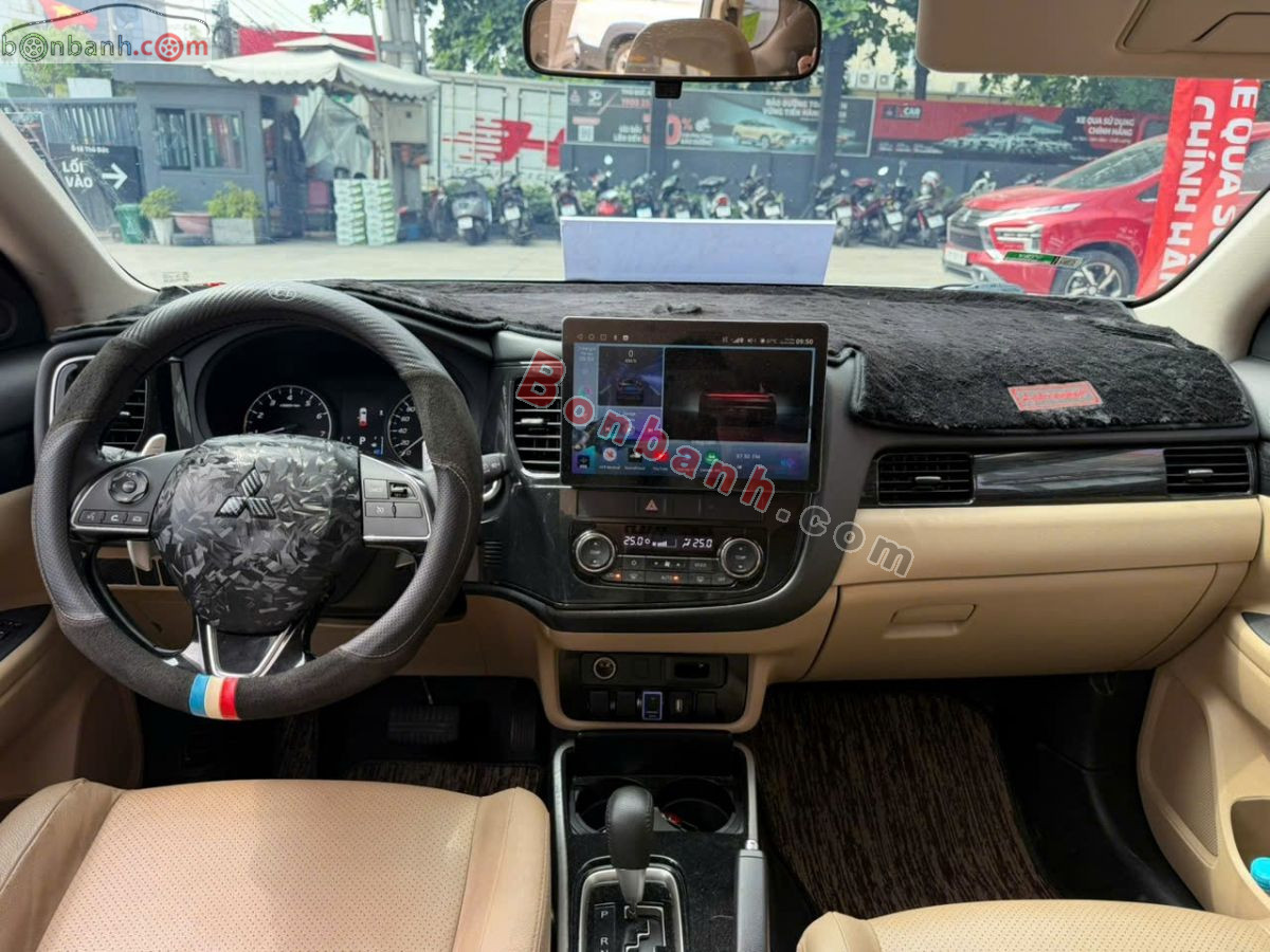 Bán ô tô Mitsubishi Outlander 2.0 CVT Premium - 2018 - xe cũ