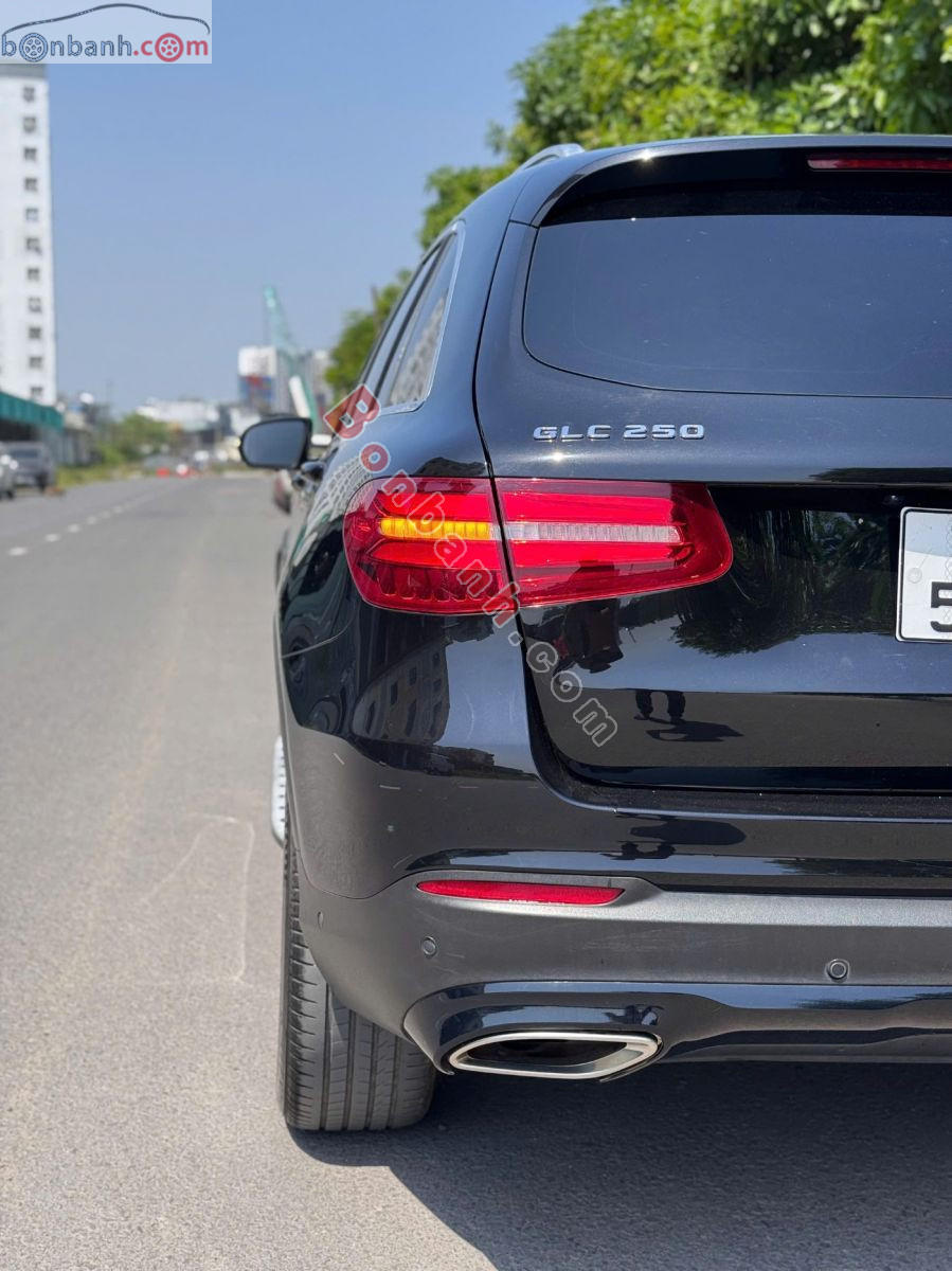 Bán ô tô Mercedes Benz GLC 250 4Matic - 2017 - xe cũ