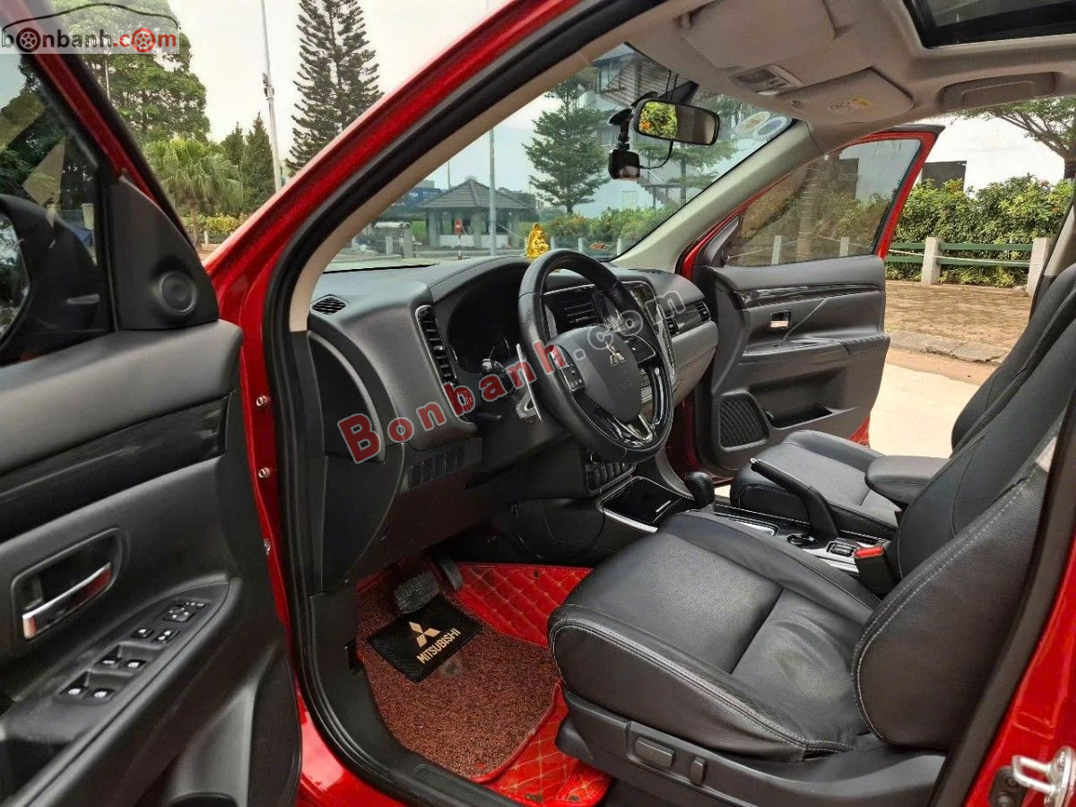 Bán ô tô Mitsubishi Outlander 2.0 CVT Premium - 2018 - xe cũ