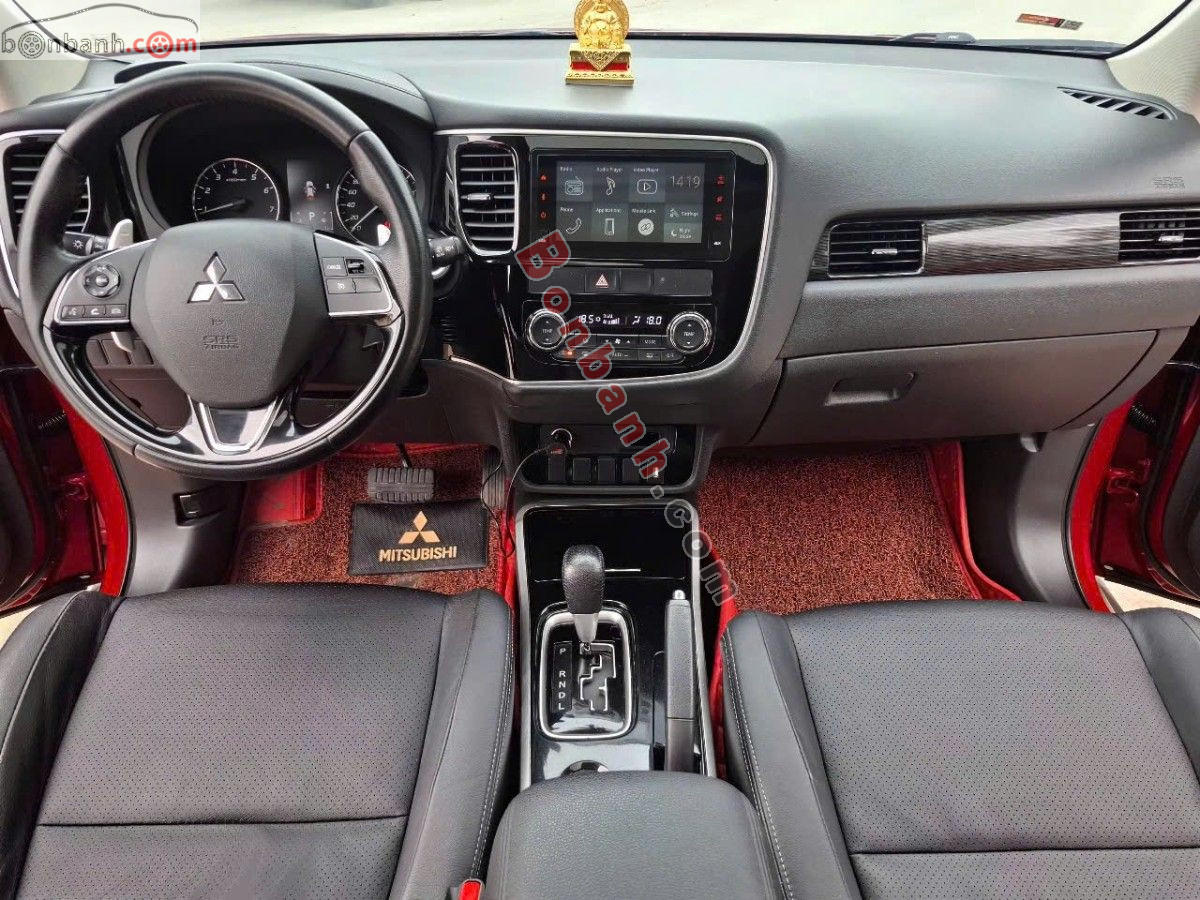 Bán ô tô Mitsubishi Outlander 2.0 CVT Premium - 2018 - xe cũ