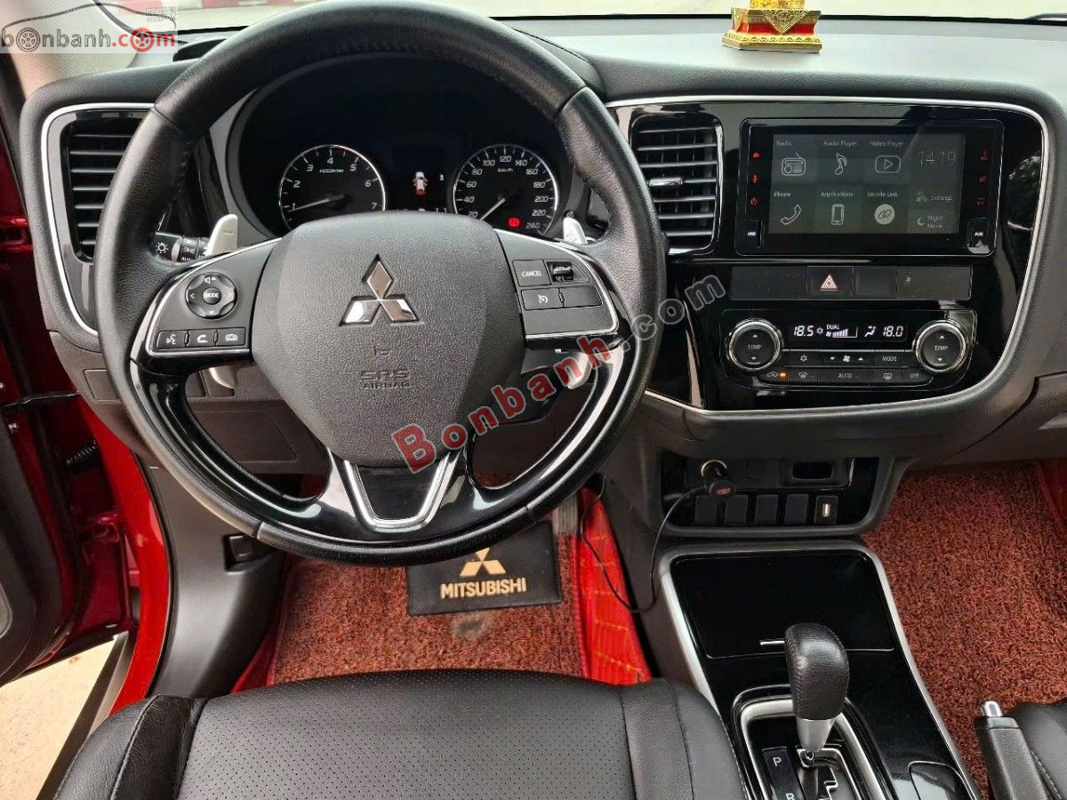 Bán ô tô Mitsubishi Outlander 2.0 CVT Premium - 2018 - xe cũ