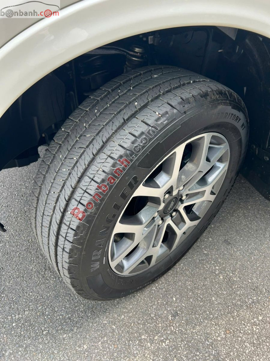 Bán ô tô Ford Everest Titanium 2.0L 4x2 AT - 2022 - xe cũ