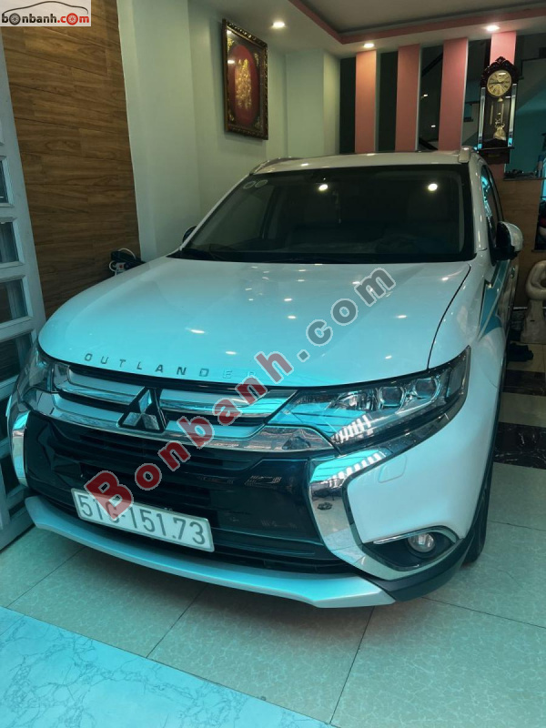 Bán ô tô Mitsubishi Outlander 2.0 CVT Premium - 2018 - xe cũ