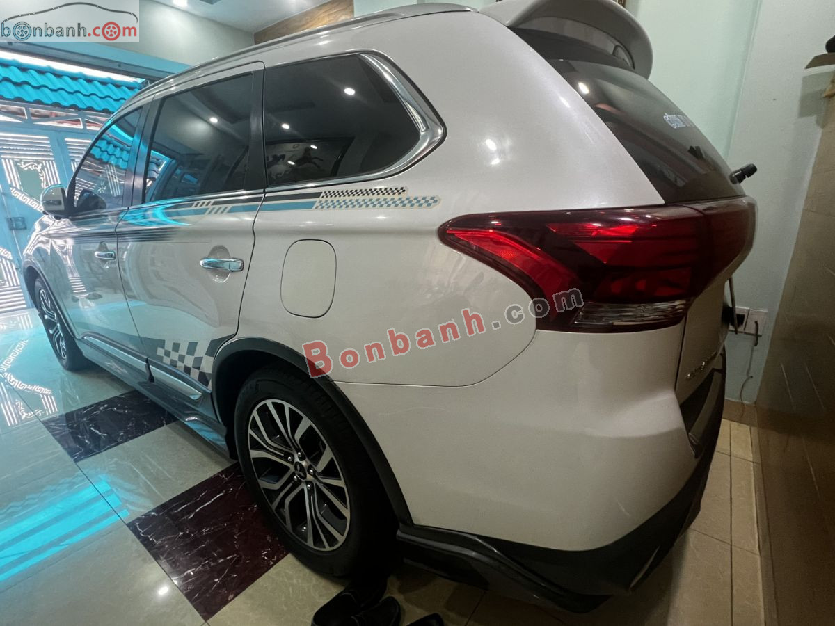 Bán ô tô Mitsubishi Outlander 2.0 CVT Premium - 2018 - xe cũ