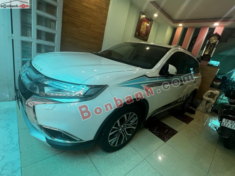 Bán ô tô Mitsubishi Outlander 2.0 CVT Premium - 2018 - xe cũ