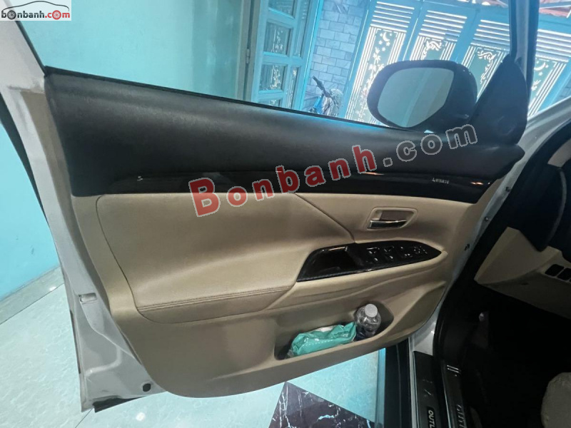 Bán ô tô Mitsubishi Outlander 2.0 CVT Premium - 2018 - xe cũ