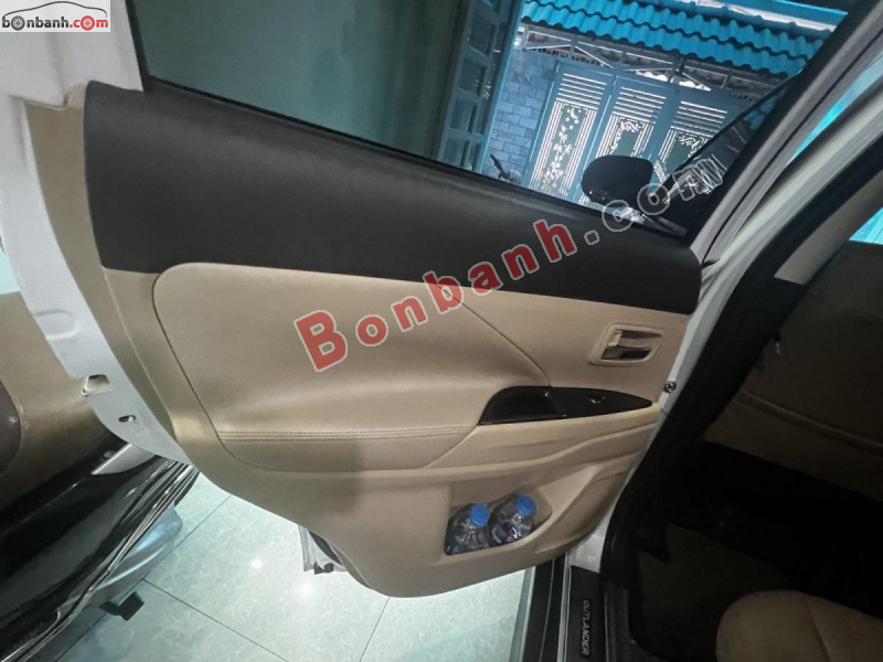 Bán ô tô Mitsubishi Outlander 2.0 CVT Premium - 2018 - xe cũ