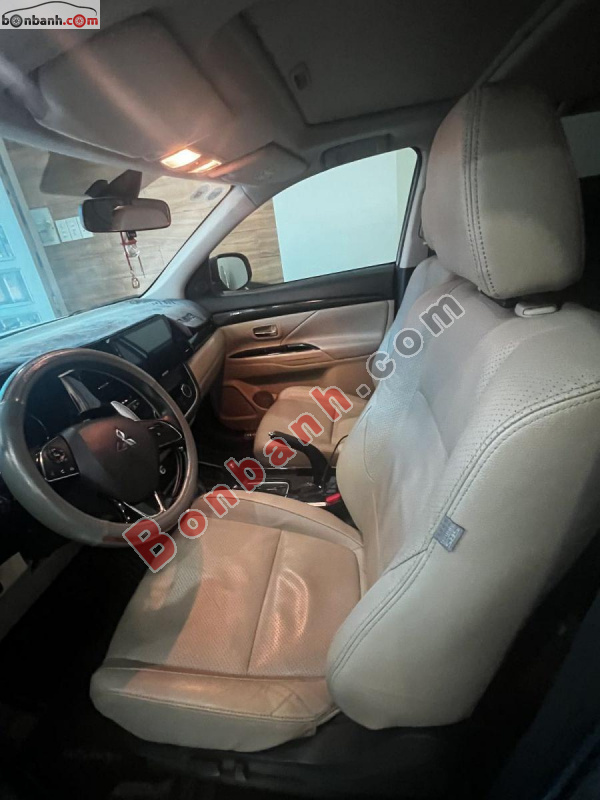 Bán ô tô Mitsubishi Outlander 2.0 CVT Premium - 2018 - xe cũ