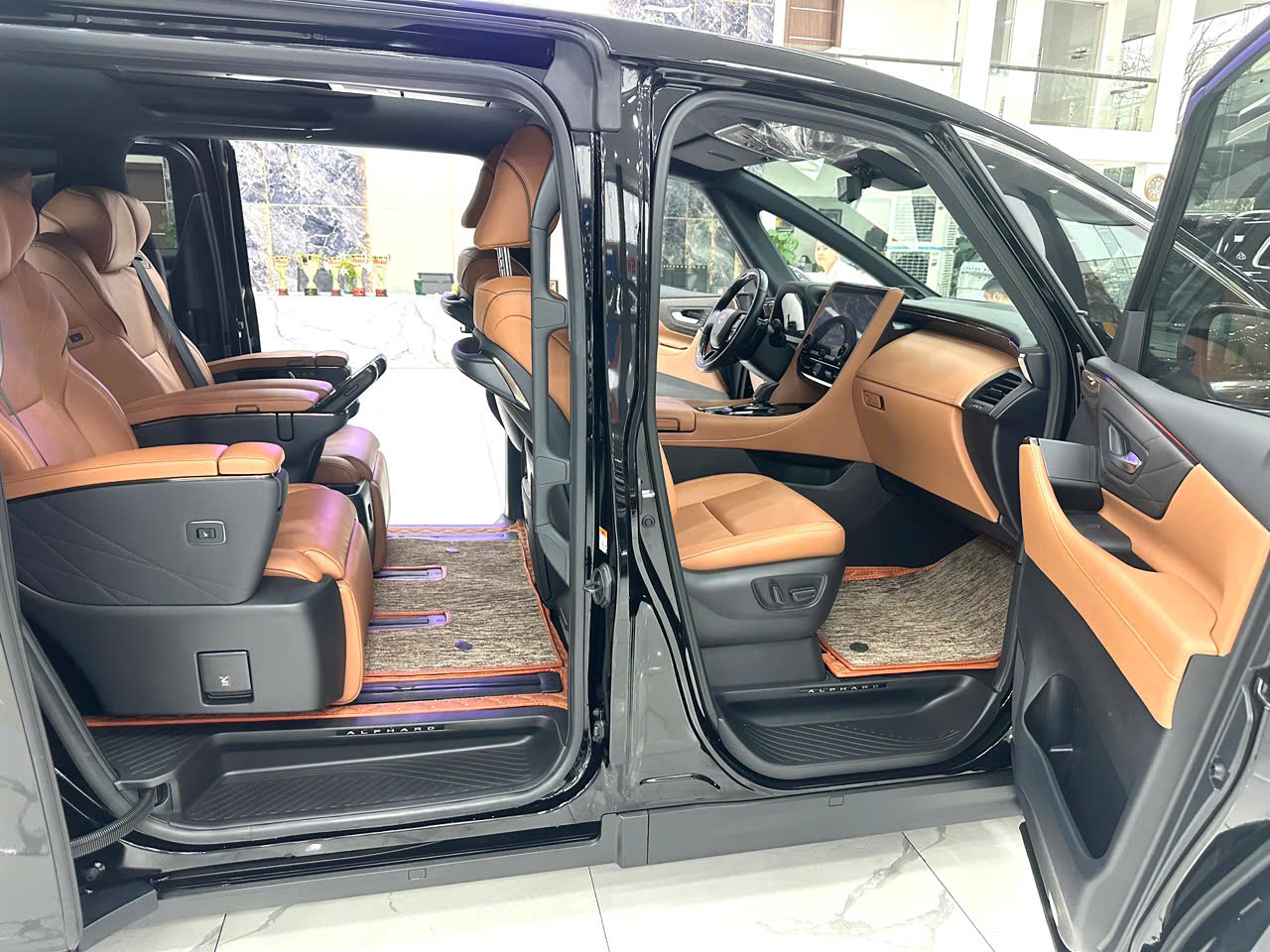 Bán ô tô Toyota Alphard Executive Lounge năm 2024 Xe một chủ từ đầu, cam kết xuất sắc