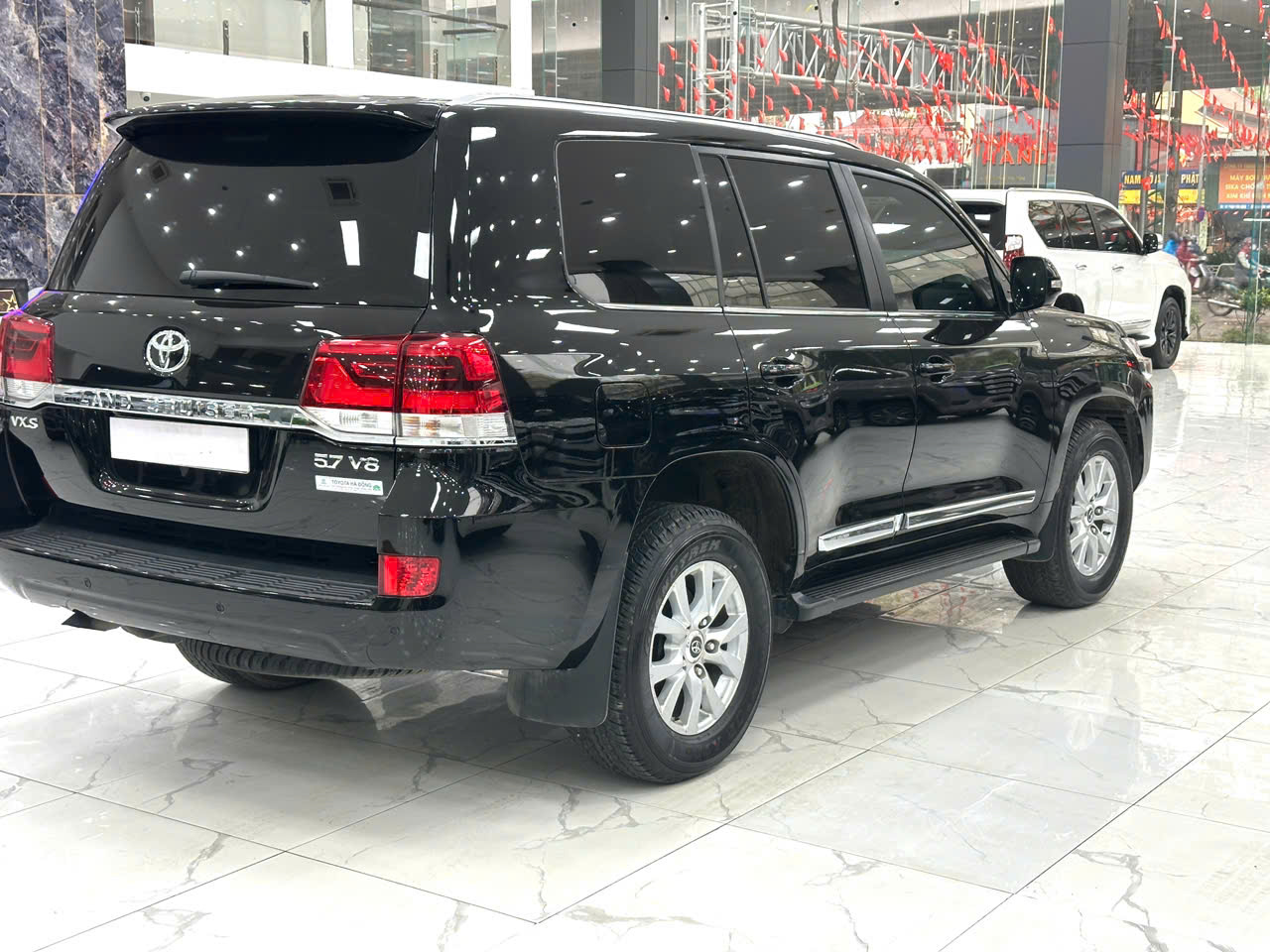 Bán Toyota Land Cruiser MBS sản xuất 2020, màu đen, nhập khẩu