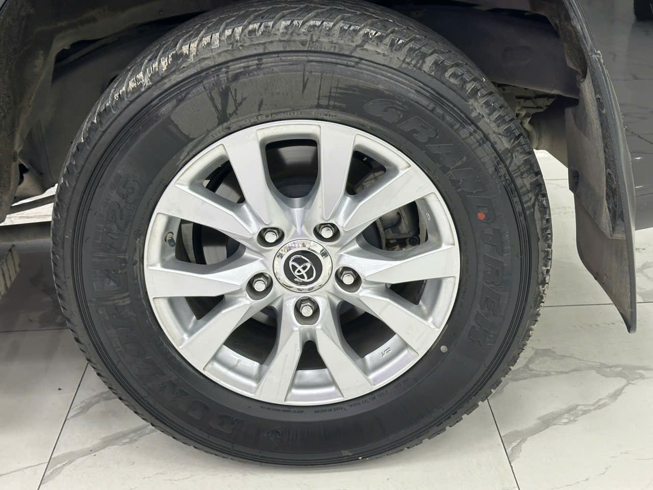 Bán Toyota Land Cruiser MBS sản xuất 2020, màu đen, nhập khẩu