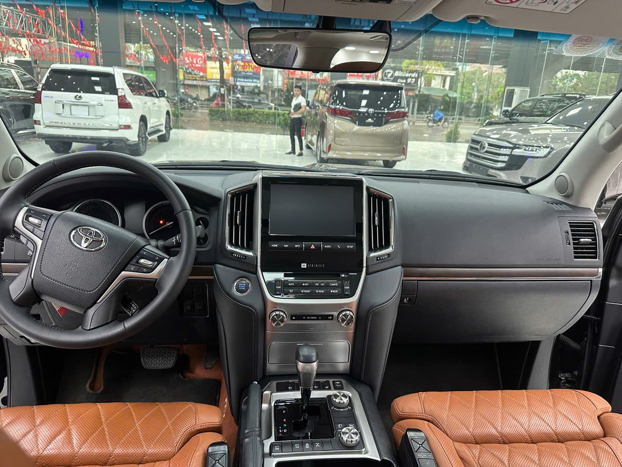 Bán Toyota Land Cruiser MBS sản xuất 2020, màu đen, nhập khẩu