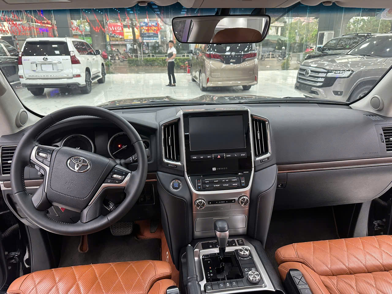 Bán Toyota Land Cruiser MBS sản xuất 2020, màu đen, nhập khẩu