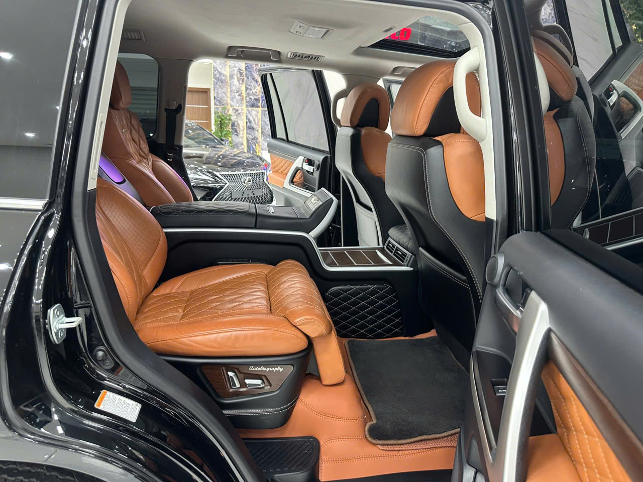 Bán Toyota Land Cruiser MBS sản xuất 2020, màu đen, nhập khẩu