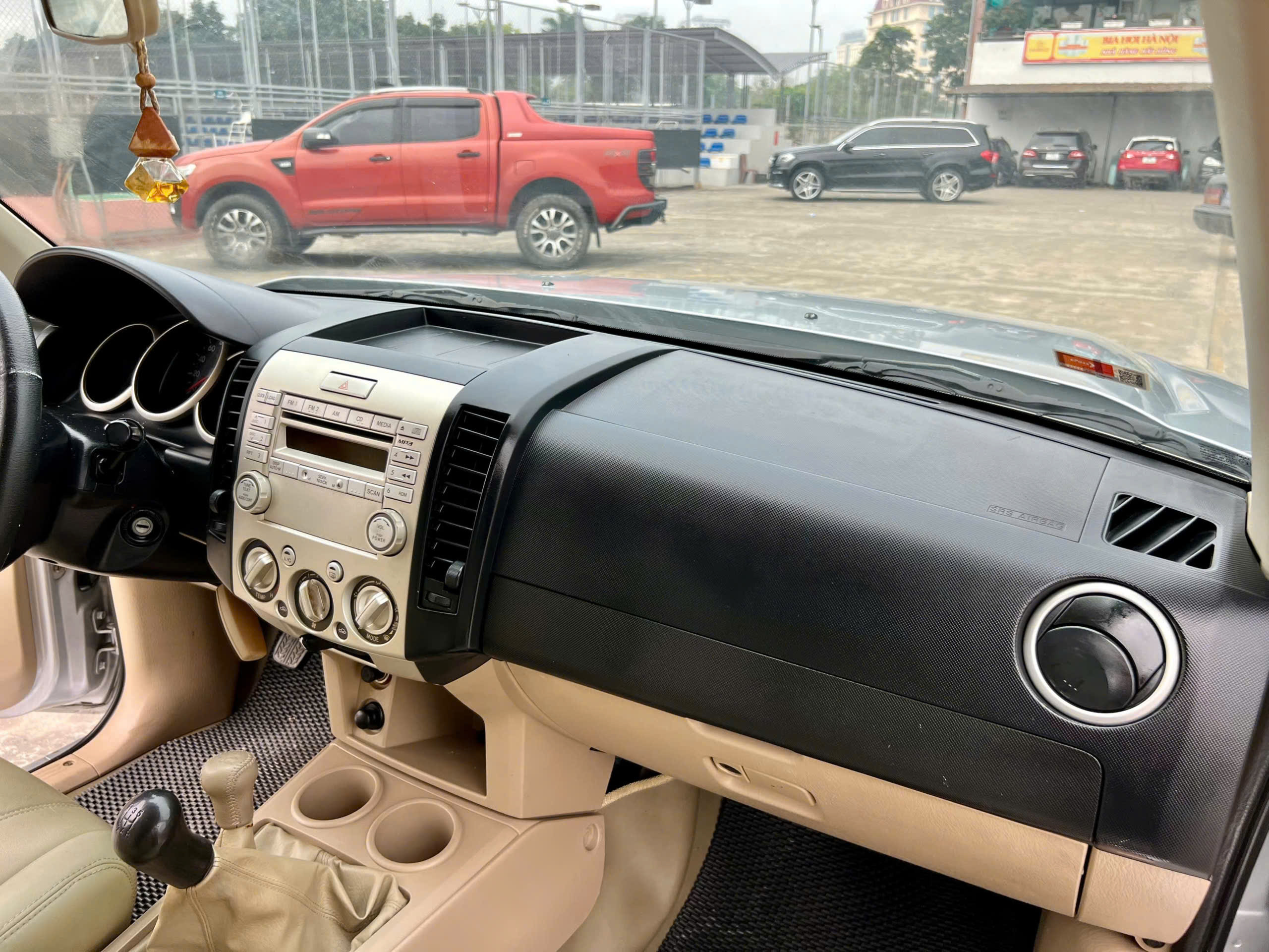 Cần bán xe Ford Everest năm 2011, màu bạc, nhập khẩu Thái Lan