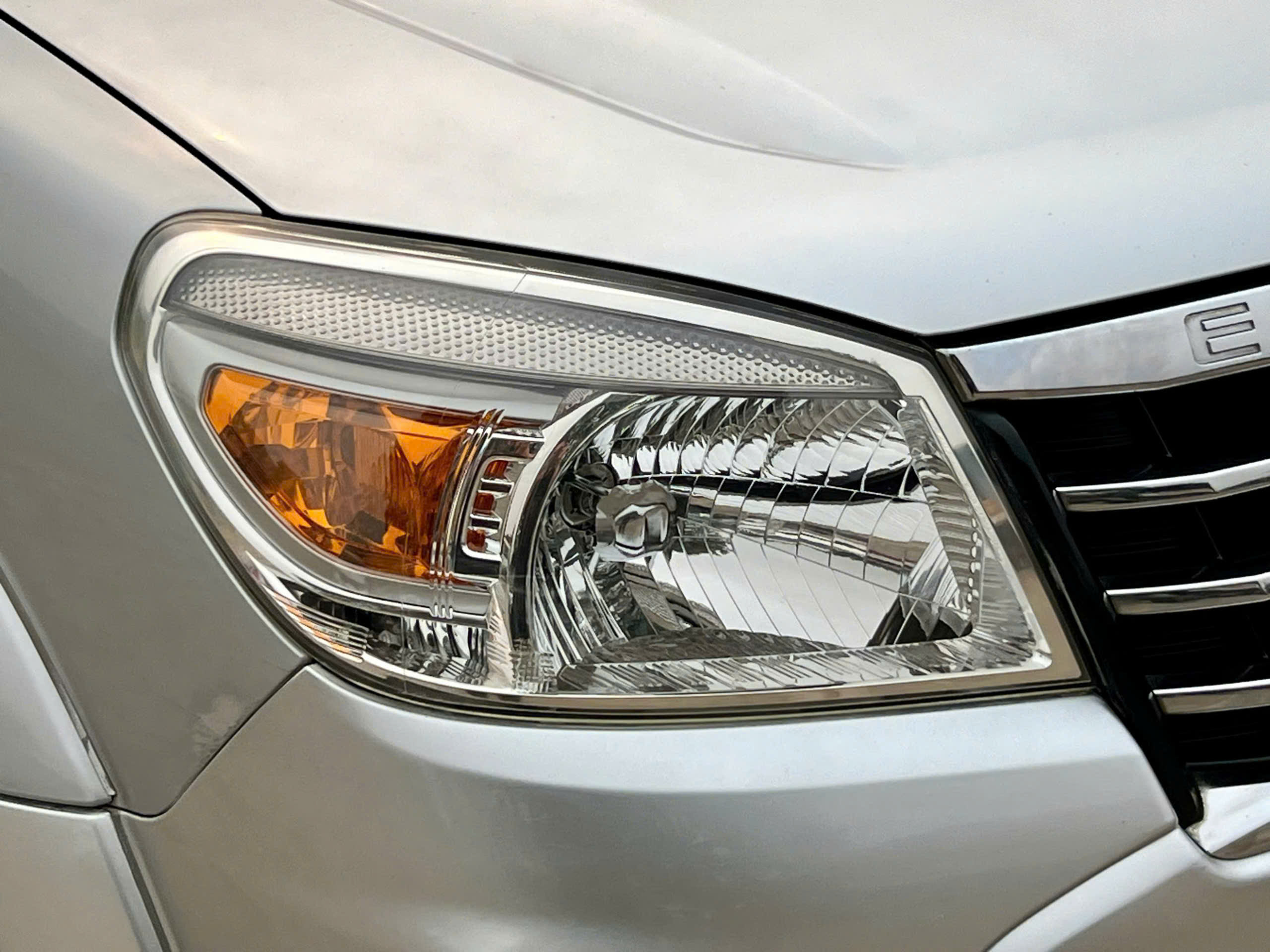 Cần bán xe Ford Everest năm 2011, màu bạc, nhập khẩu Thái Lan