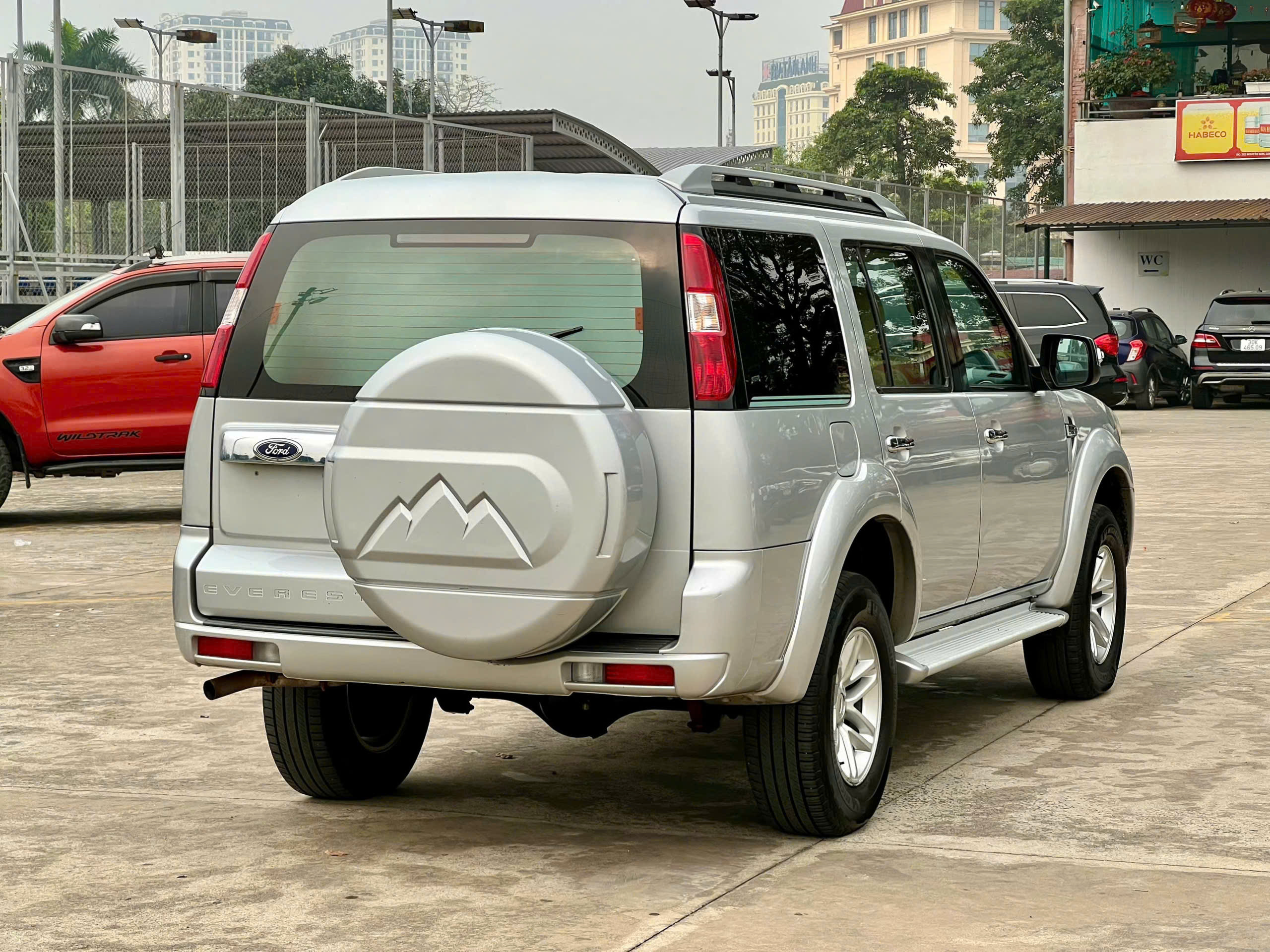 Cần bán xe Ford Everest năm 2011, màu bạc, nhập khẩu Thái Lan