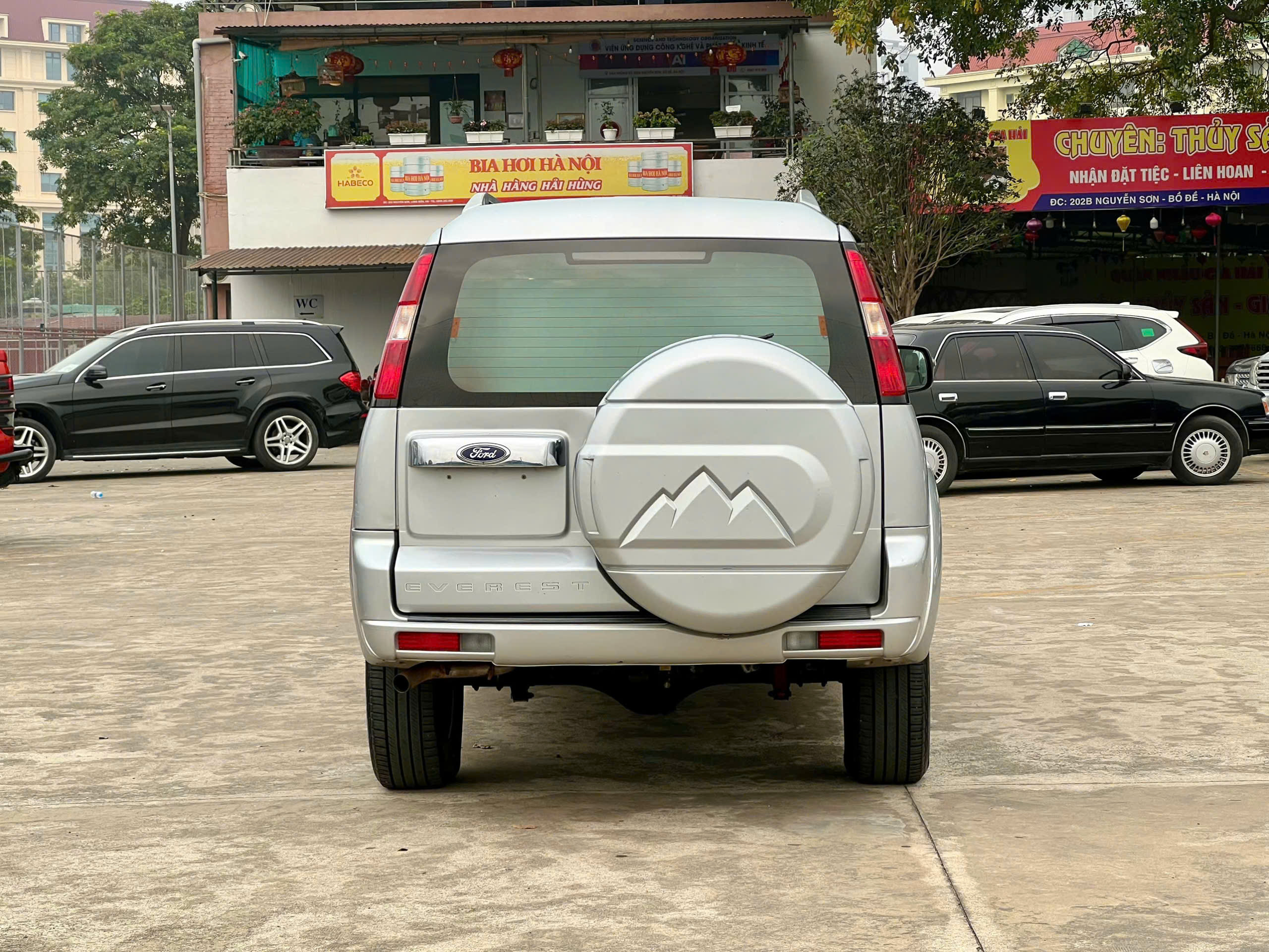 Cần bán xe Ford Everest năm 2011, màu bạc, nhập khẩu Thái Lan