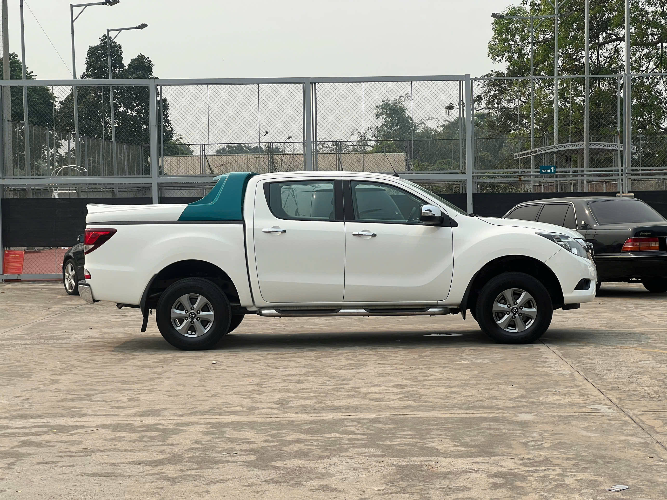Bán Mazda Mazda BT 50 năm 2016, màu trắng, xe nhập