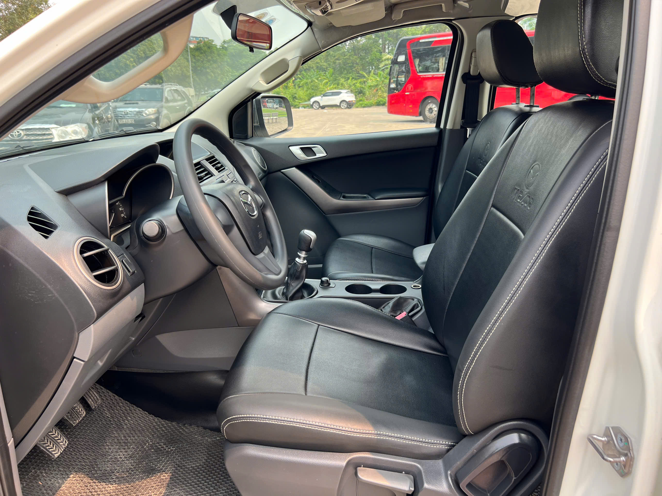 Bán Mazda Mazda BT 50 năm 2016, màu trắng, xe nhập