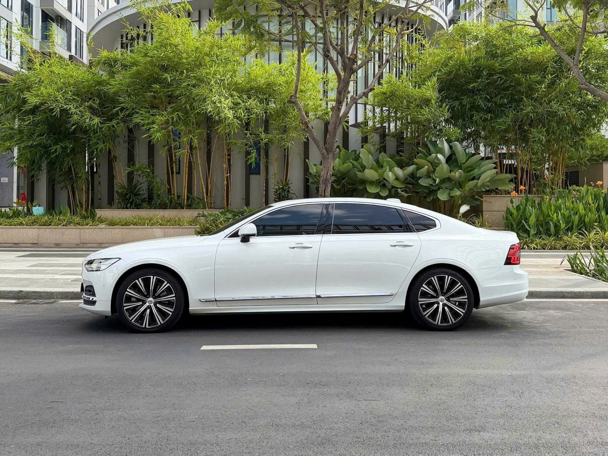 Bán Volvo S90 LWB năm sản xuất 2022, màu trắng, nhập khẩu