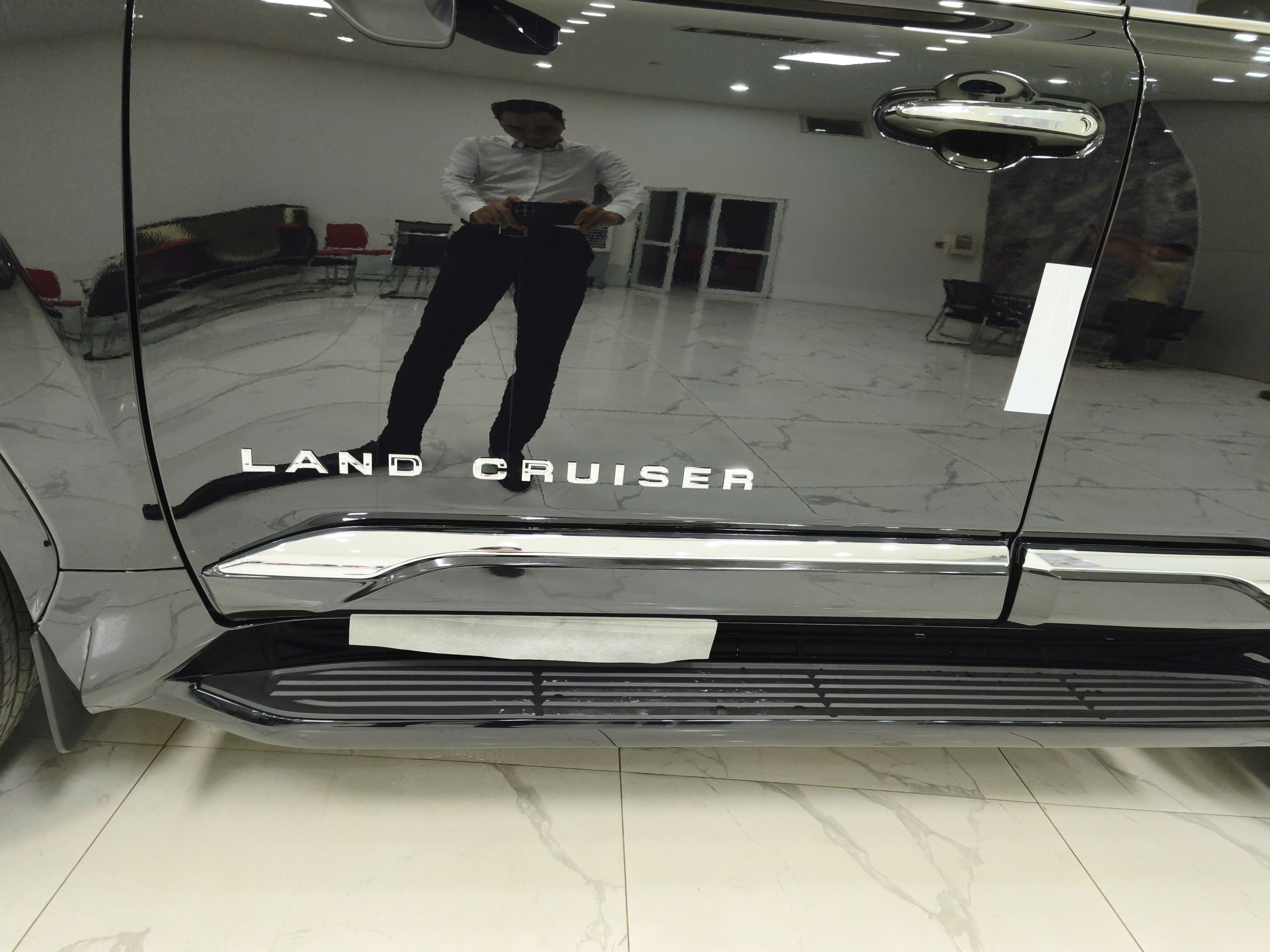 Bán ô tô Toyota Land Cruiser LC300 năm sản xuất 2026, màu đen, nhập khẩu nguyên chiếc