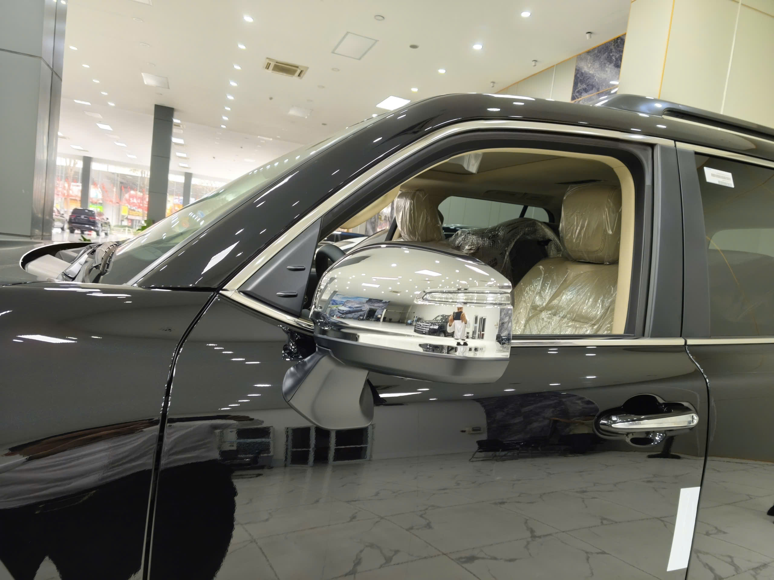 Bán ô tô Toyota Land Cruiser LC300 năm sản xuất 2026, màu đen, nhập khẩu nguyên chiếc