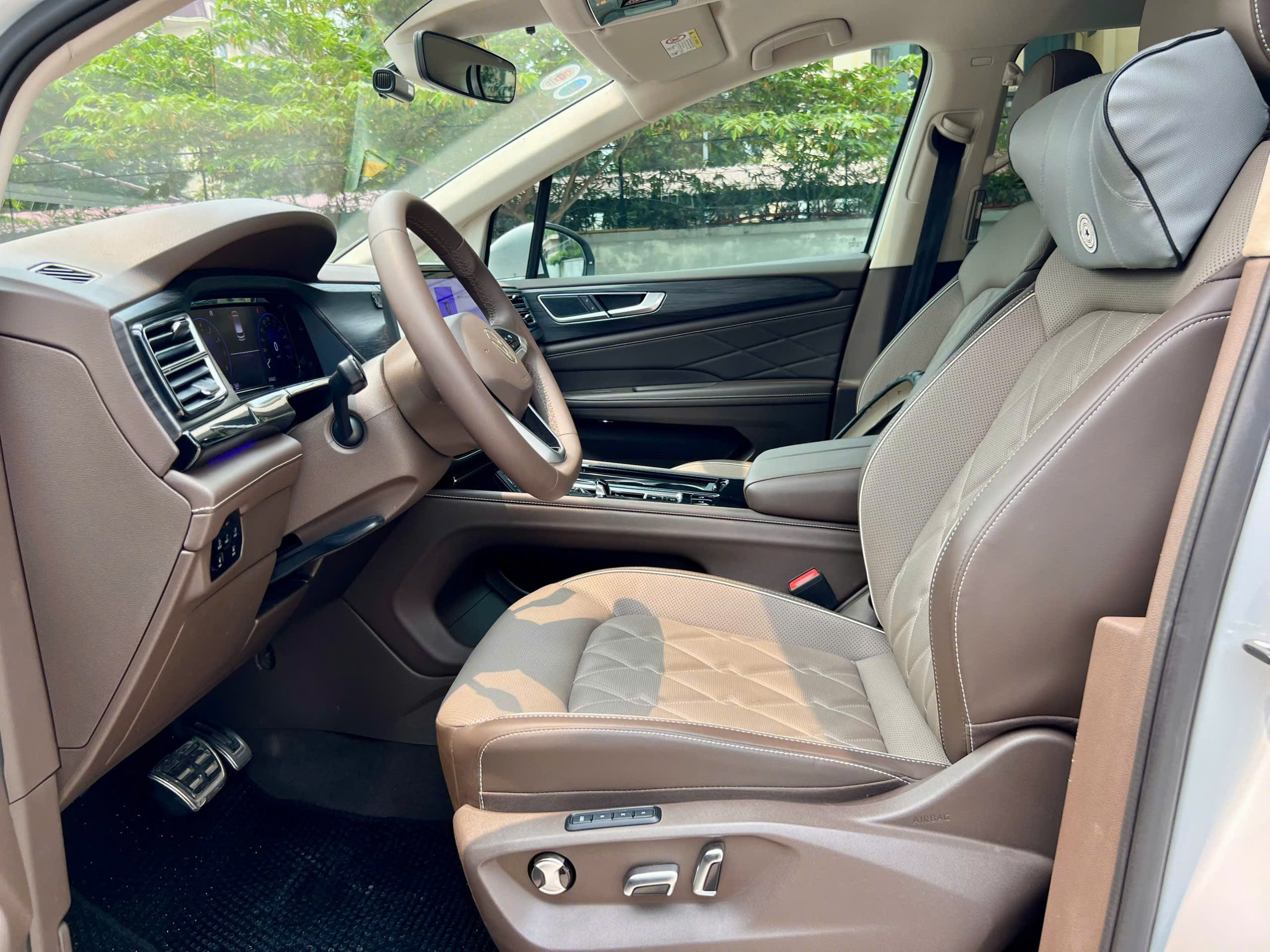 Bán ô tô Volkswagen Tiguan sản xuất 2024, màu trắng, xe nhập