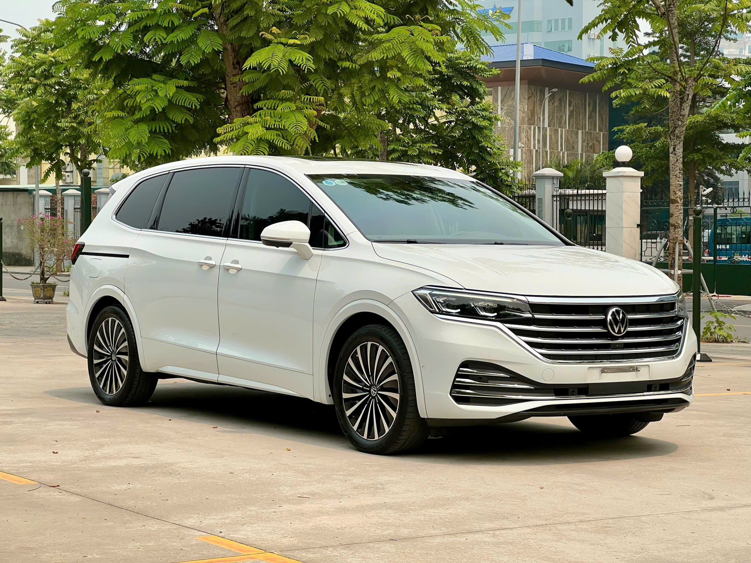 Bán ô tô Volkswagen Tiguan sản xuất 2024, màu trắng, xe nhập