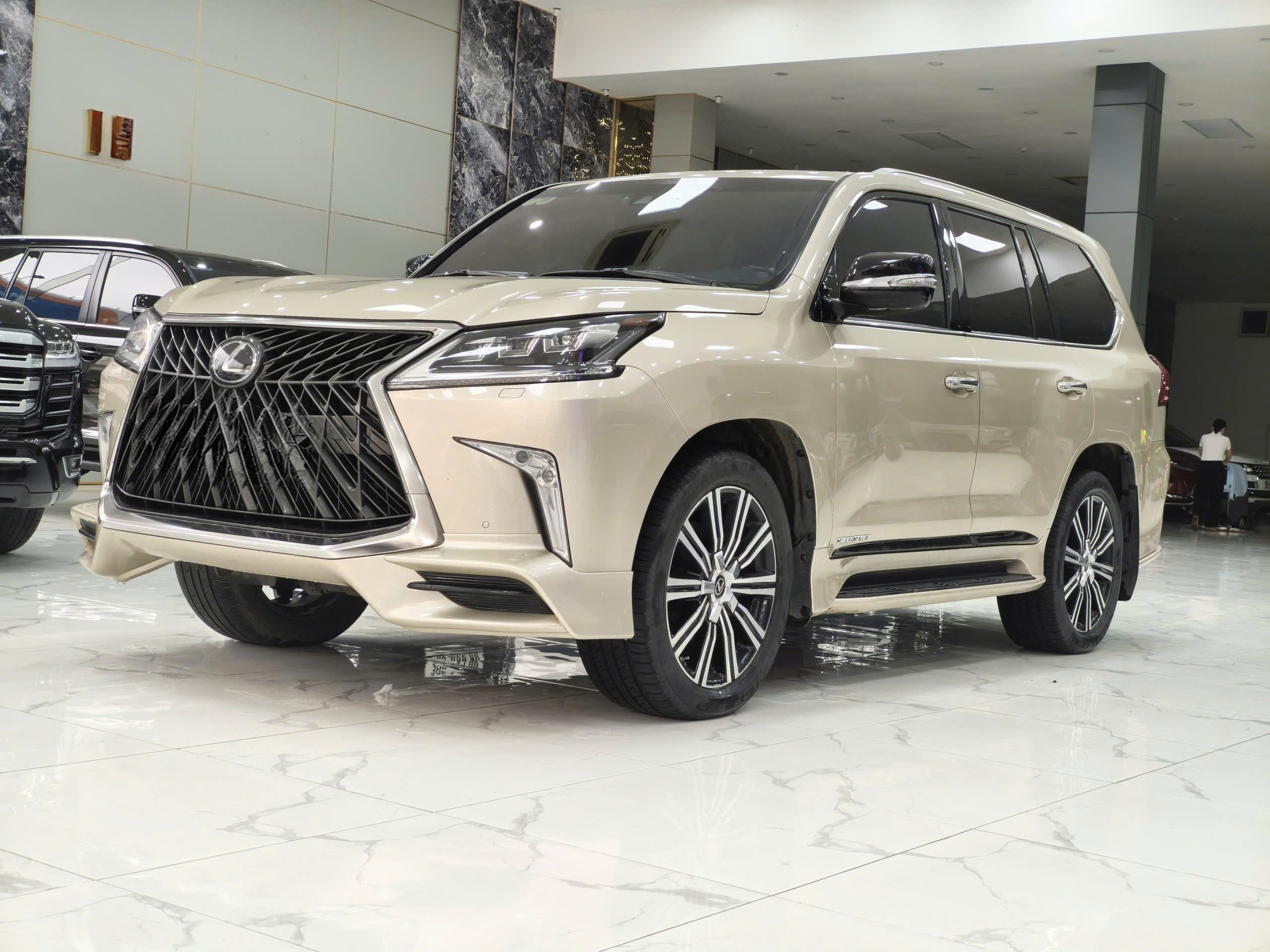 Bán xe Lexus LX 570 Super Sport Trung Đông năm 2018