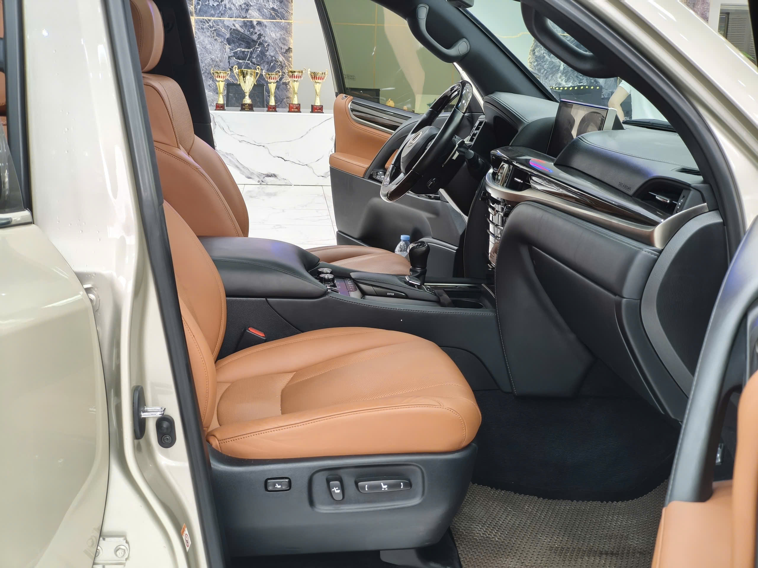 Bán xe Lexus LX 570 Super Sport Trung Đông năm 2018