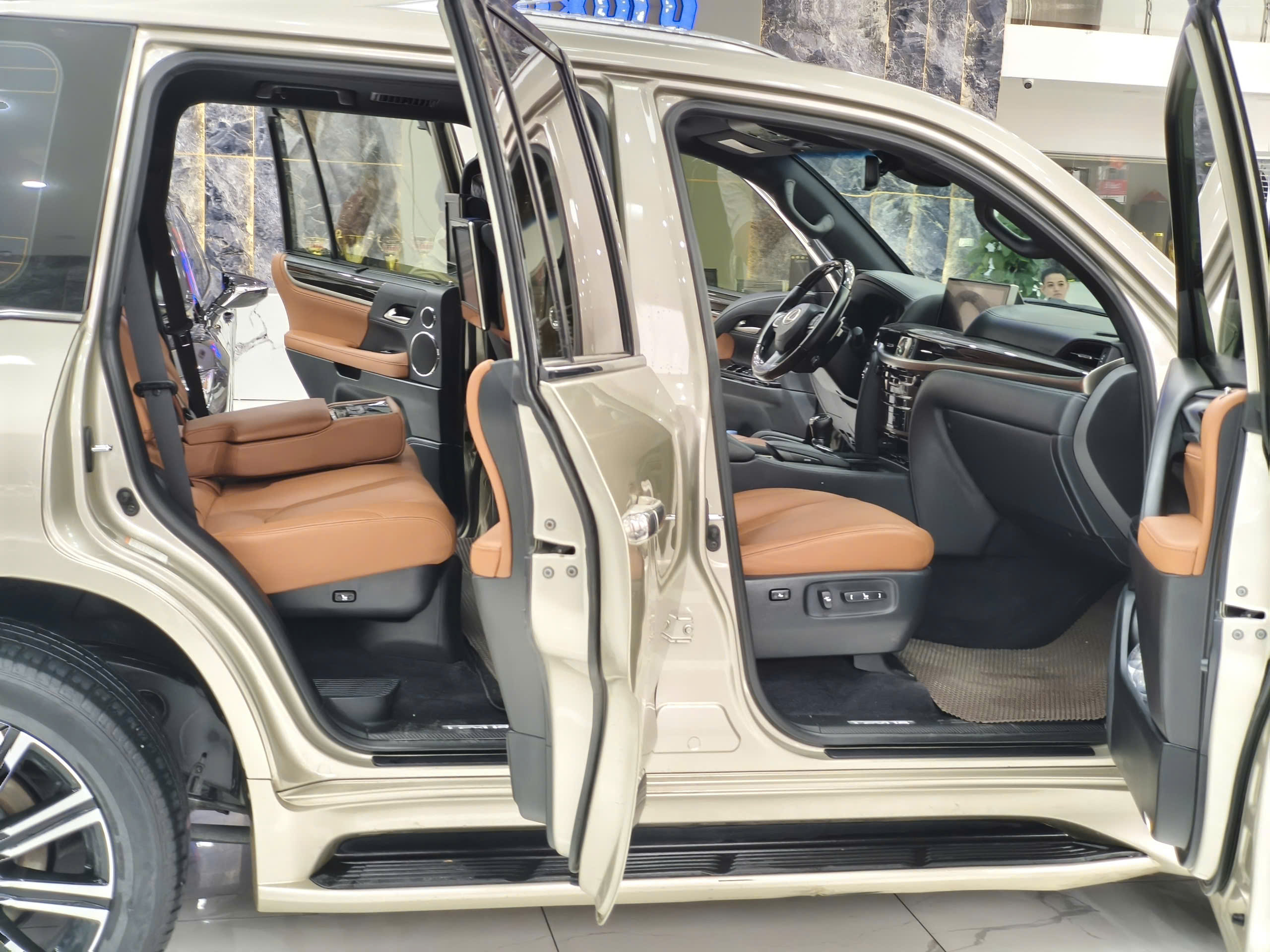 Bán xe Lexus LX 570 Super Sport Trung Đông năm 2018