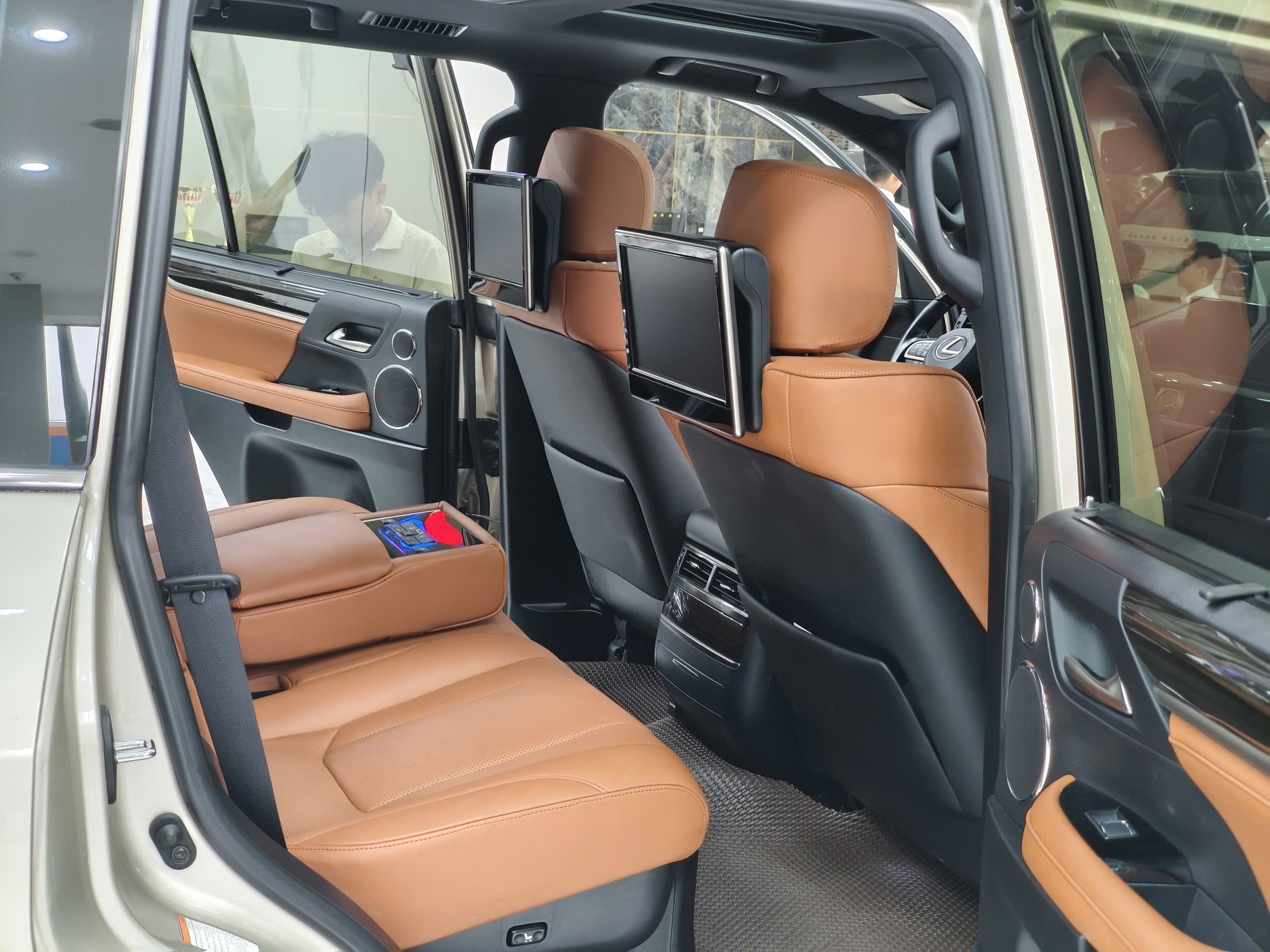 Bán xe Lexus LX 570 Super Sport Trung Đông năm 2018