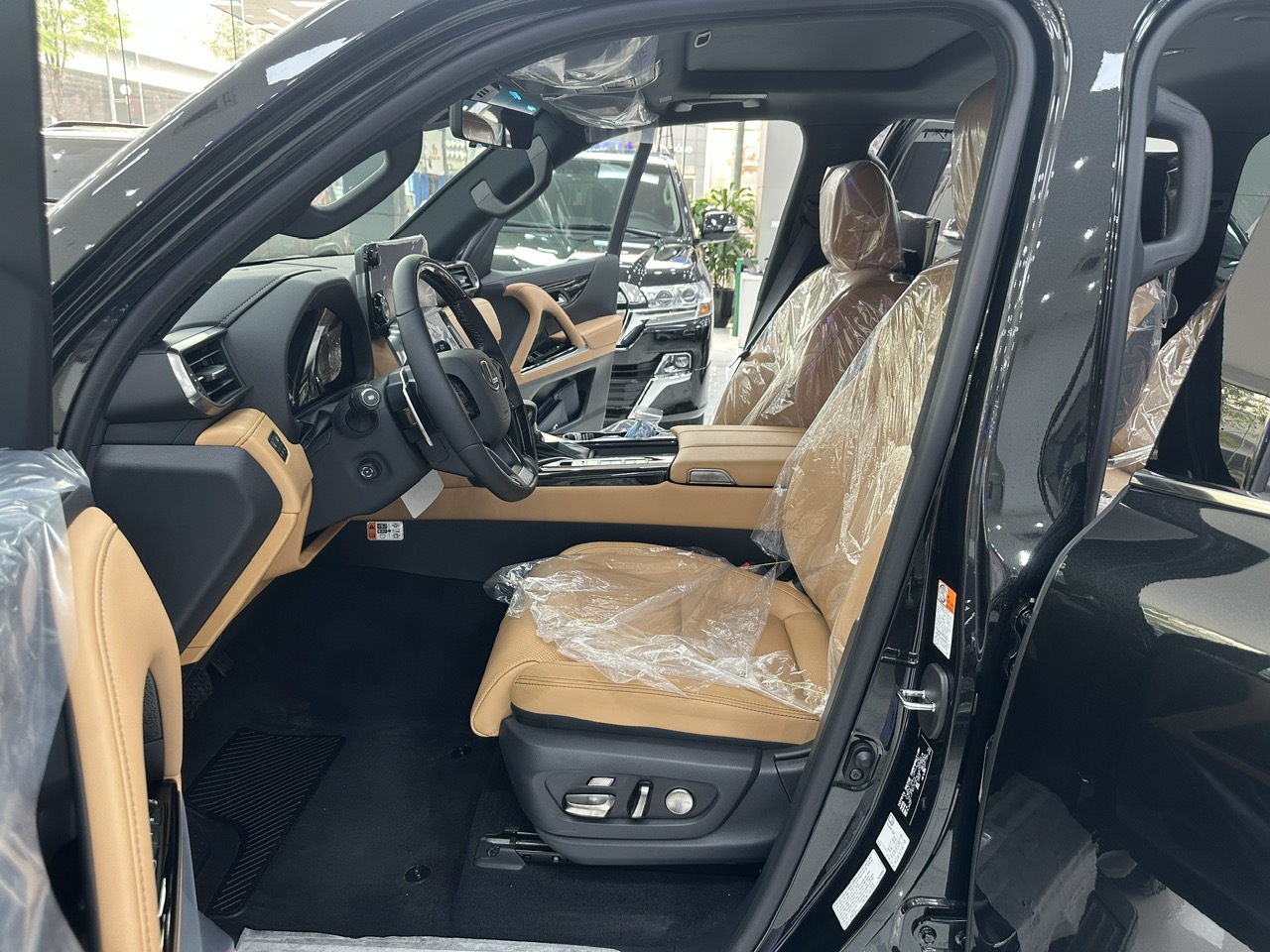 Bán Xe  Lexus LX 600 năm 2026, màu đen, xe nhập mới 100%