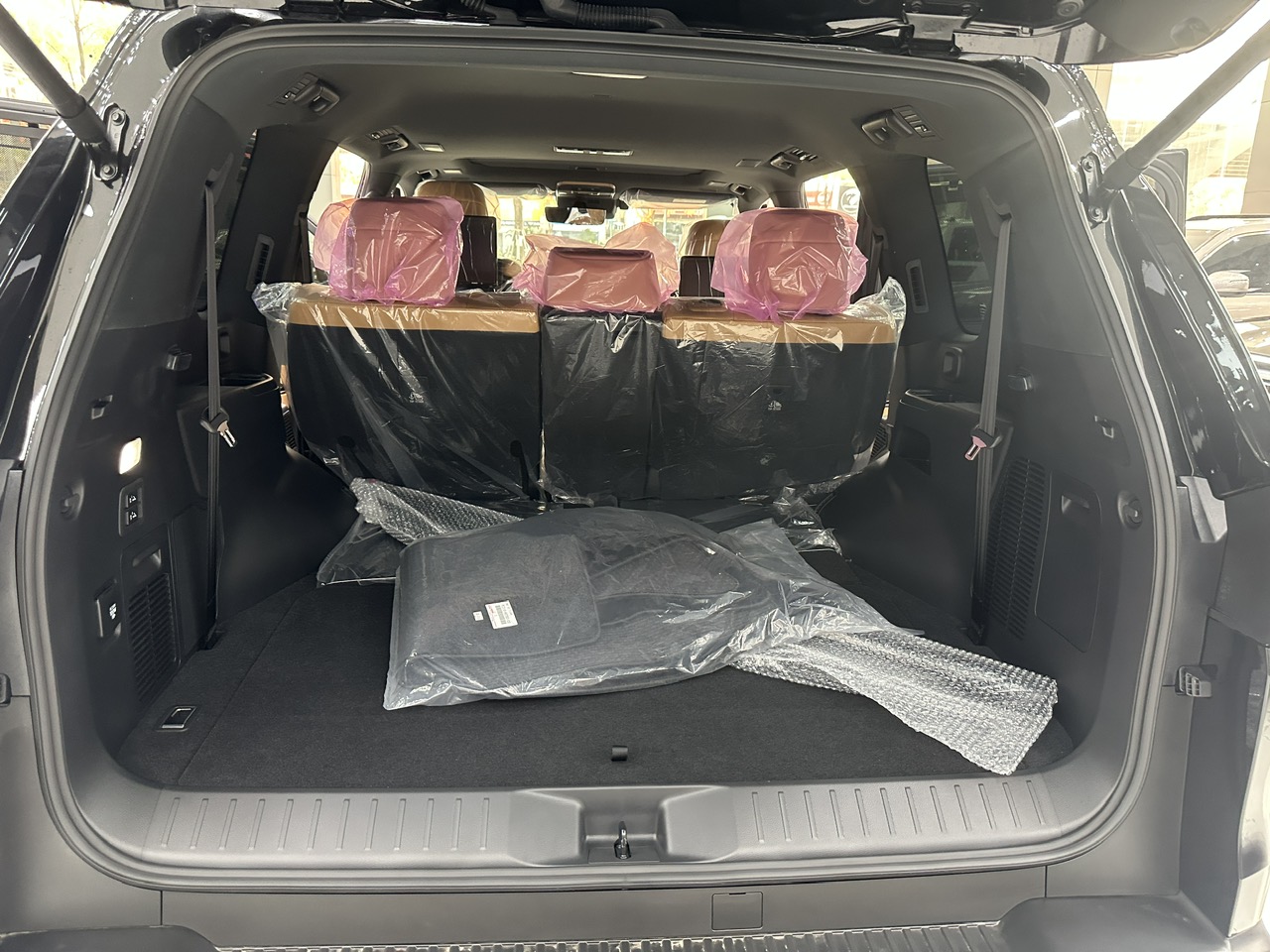 Bán Xe  Lexus LX 600 năm 2026, màu đen, xe nhập mới 100%