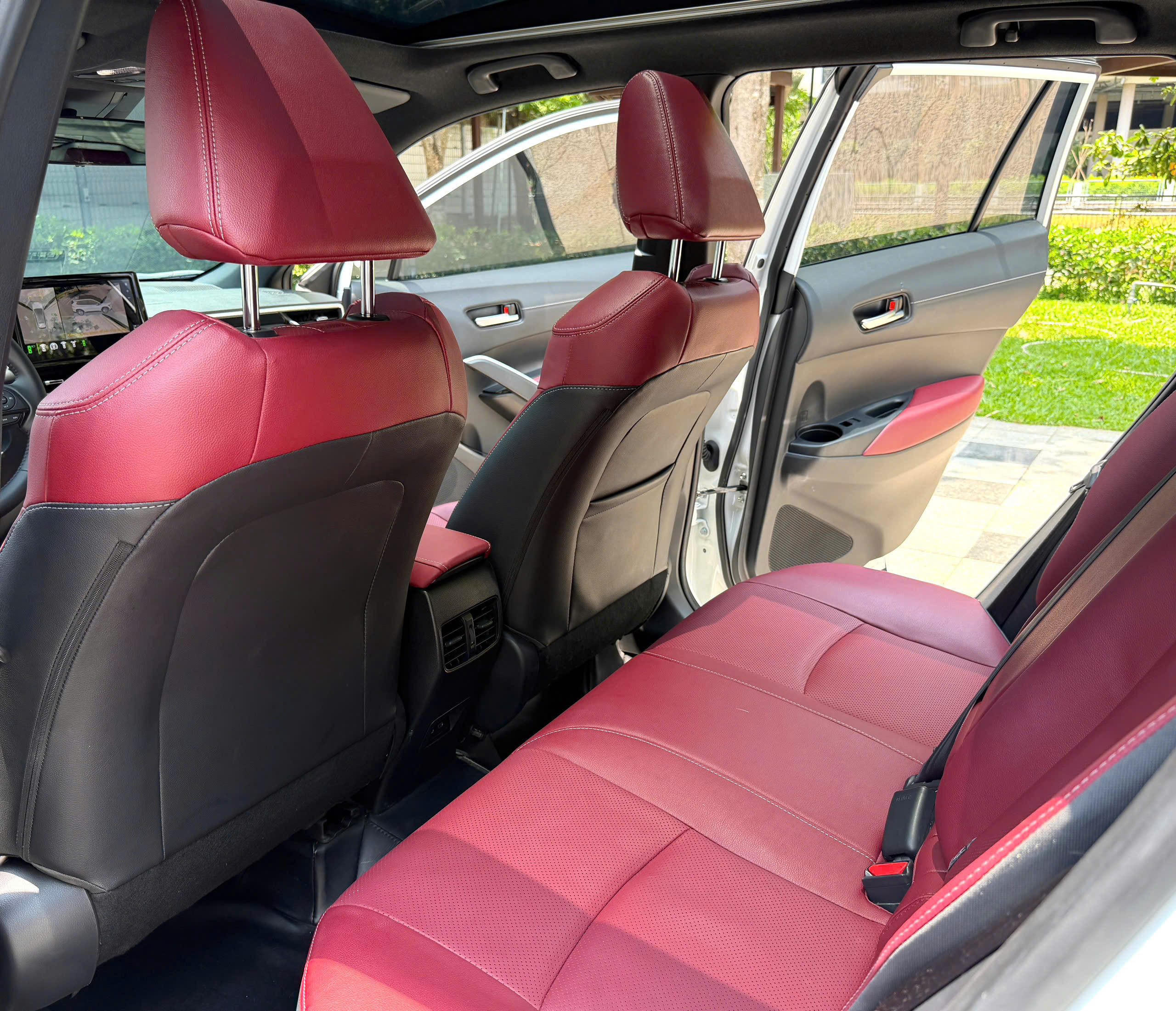 Cần bán Toyota Corolla Cross 1.8V năm 2026, màu trắng, xe nhập