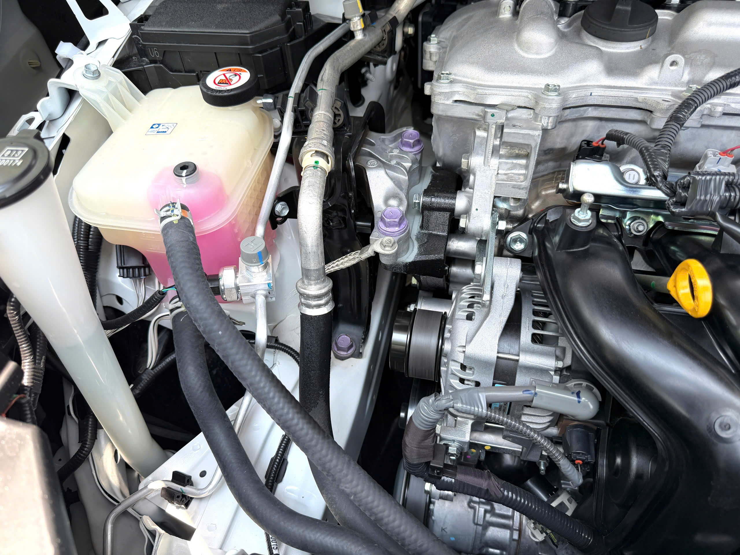 Cần bán Toyota Corolla Cross 1.8V năm 2026, màu trắng, xe nhập