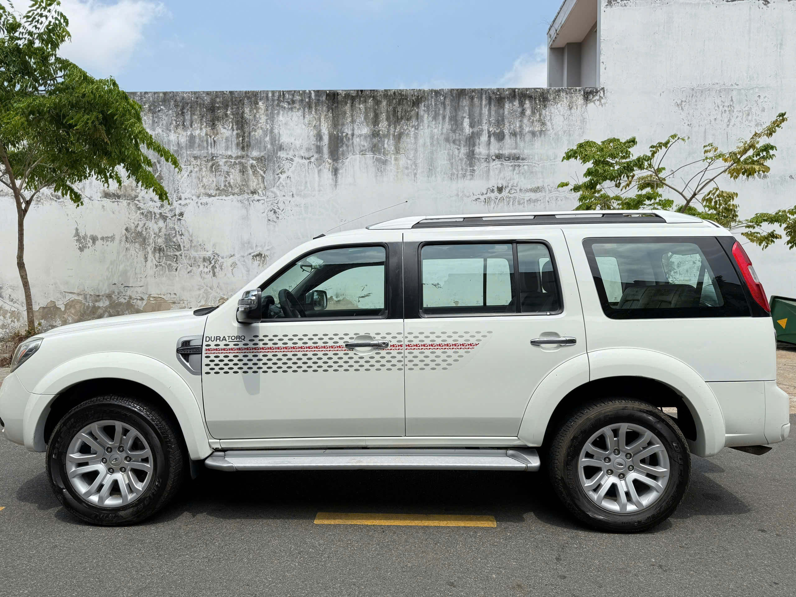 Bán xe Ford Everest năm sản xuất 2014, màu trắng