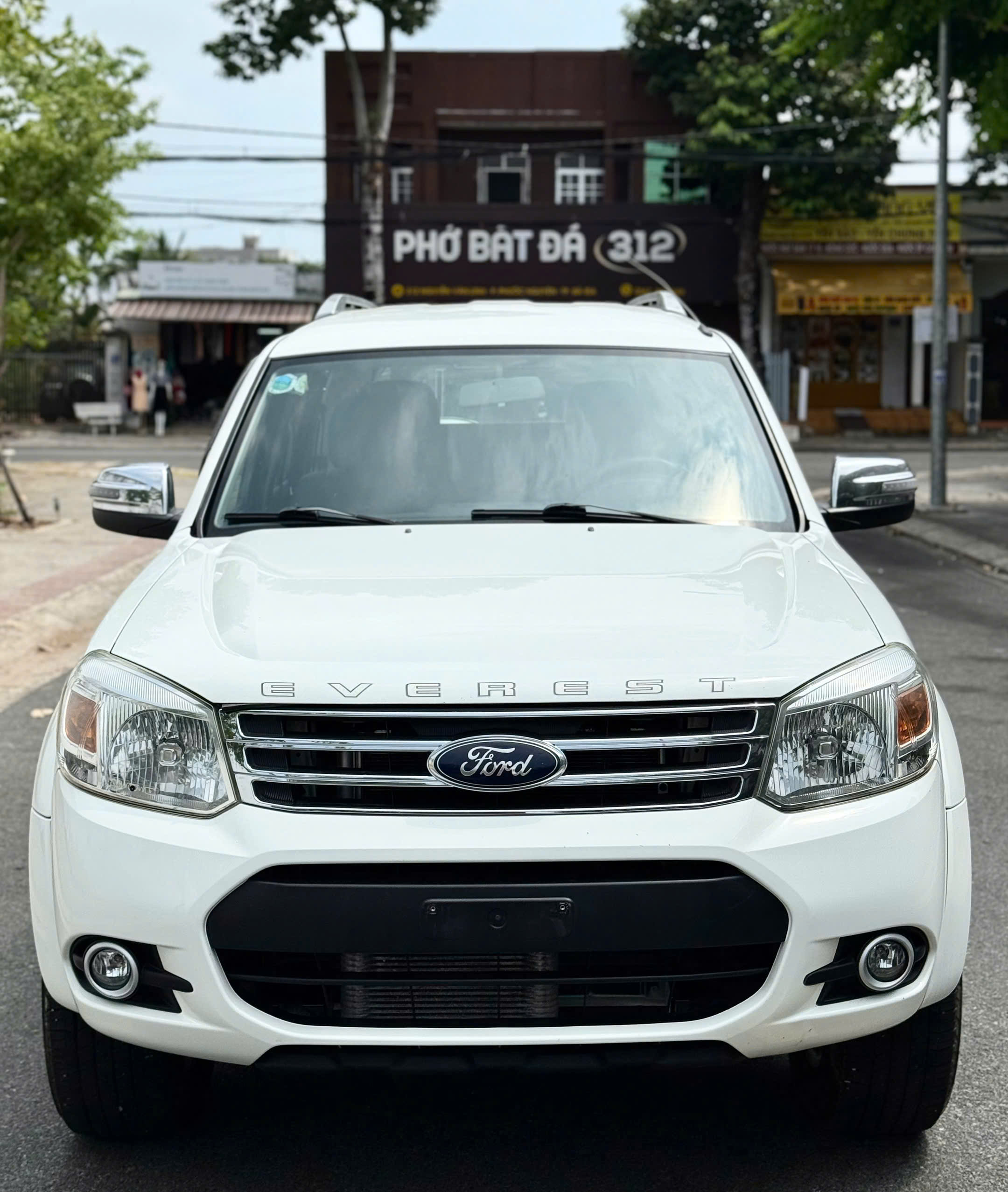 Bán xe Ford Everest năm sản xuất 2014, màu trắng