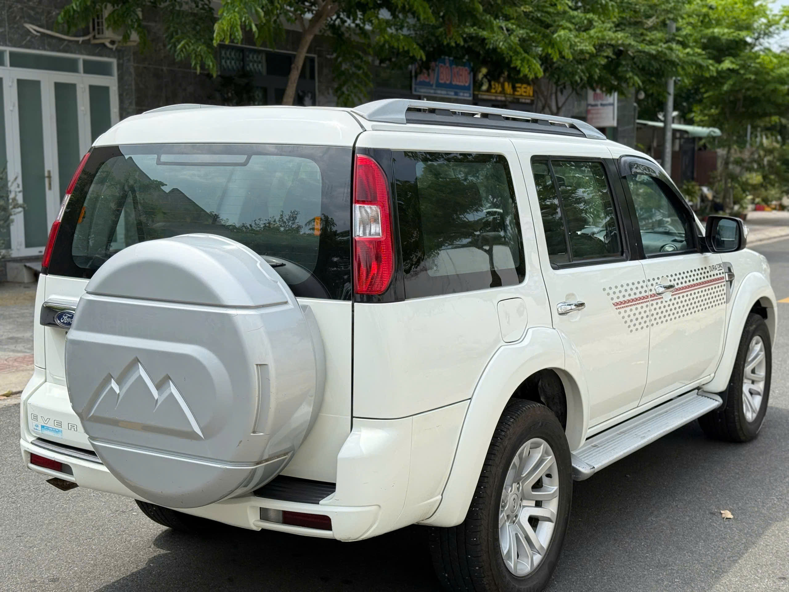 Bán xe Ford Everest năm sản xuất 2014, màu trắng