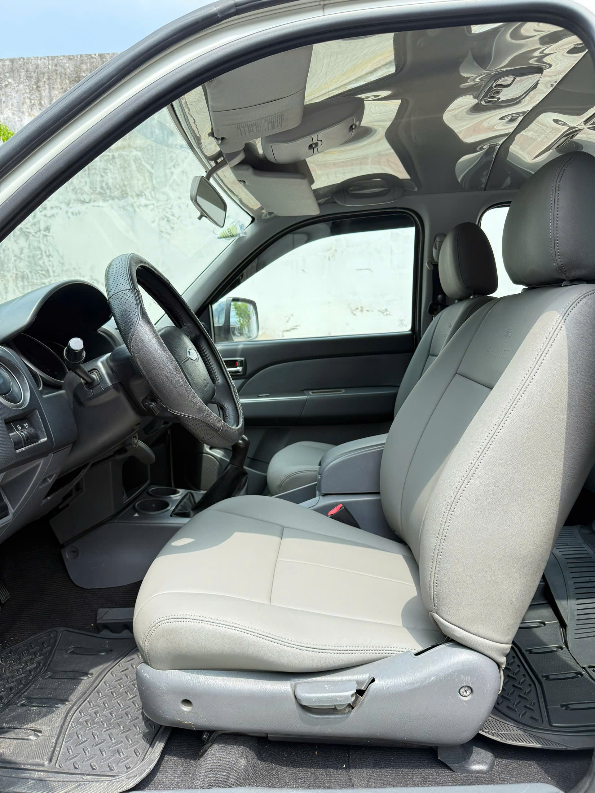 Bán xe Ford Everest năm sản xuất 2014, màu trắng