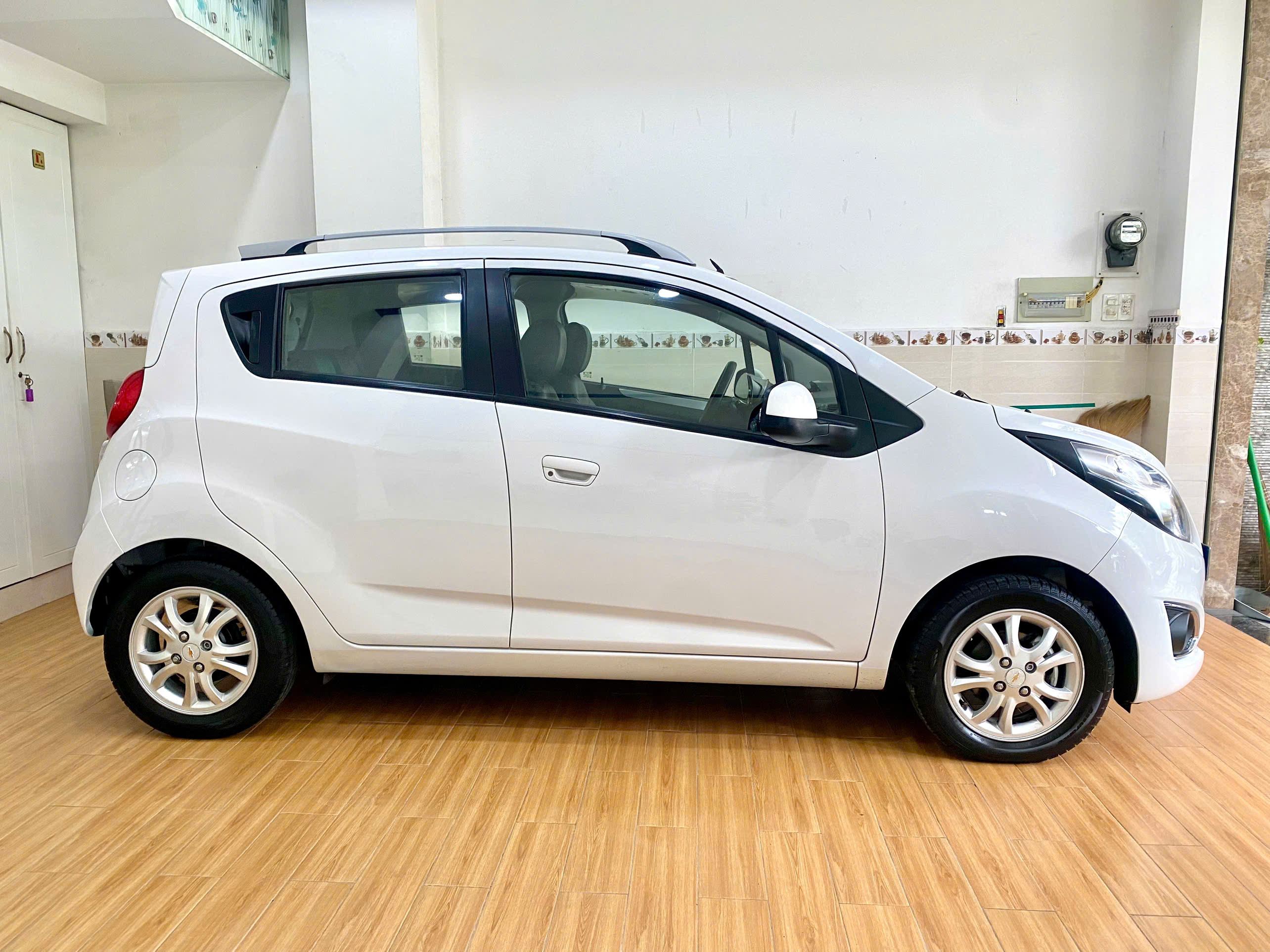Xe 5 chổ nhỏ gọn tiết kiệm Chevrolet Spark LT 2014 số sàn bản đủ