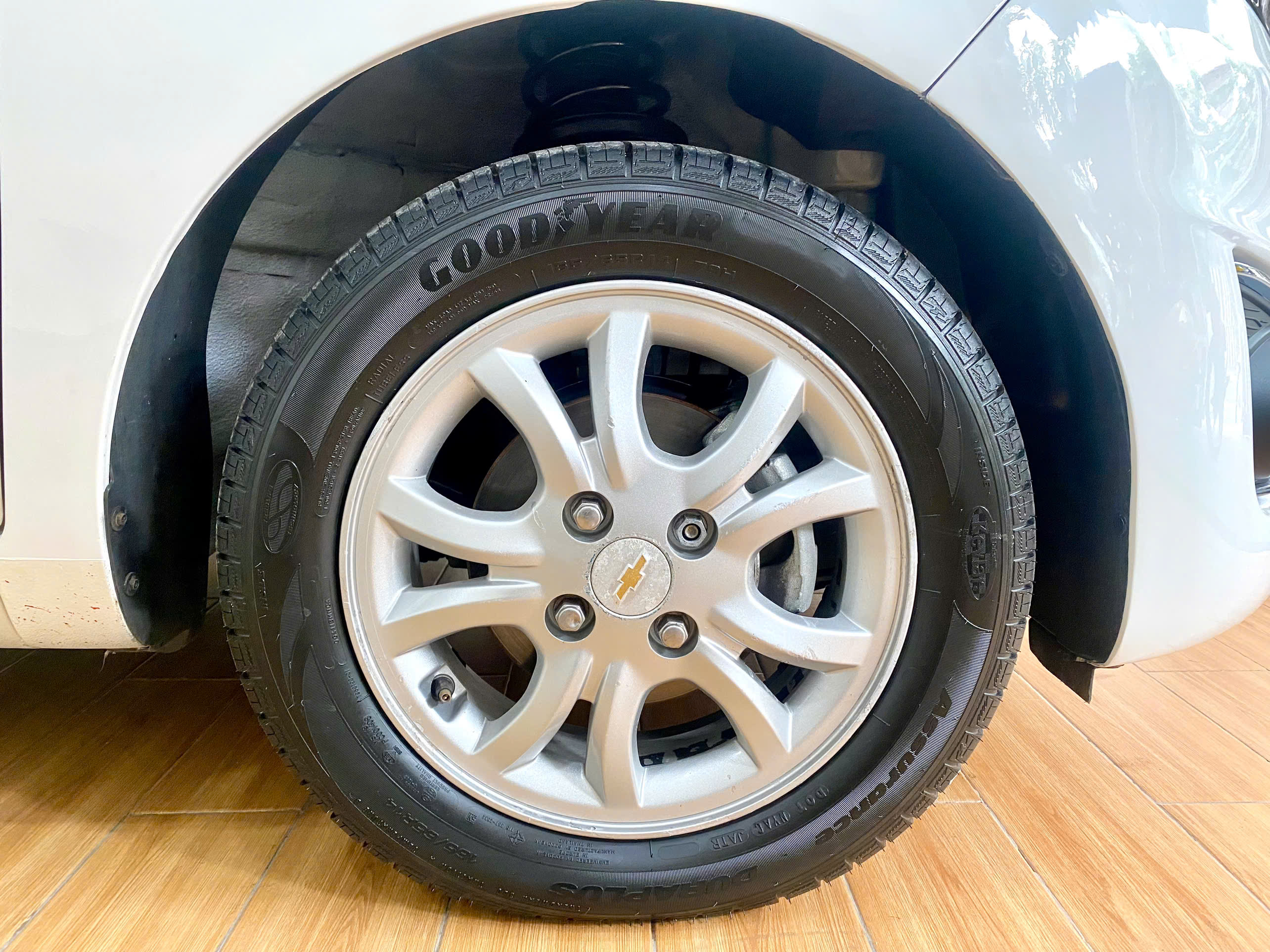 Xe 5 chổ nhỏ gọn tiết kiệm Chevrolet Spark LT 2014 số sàn bản đủ